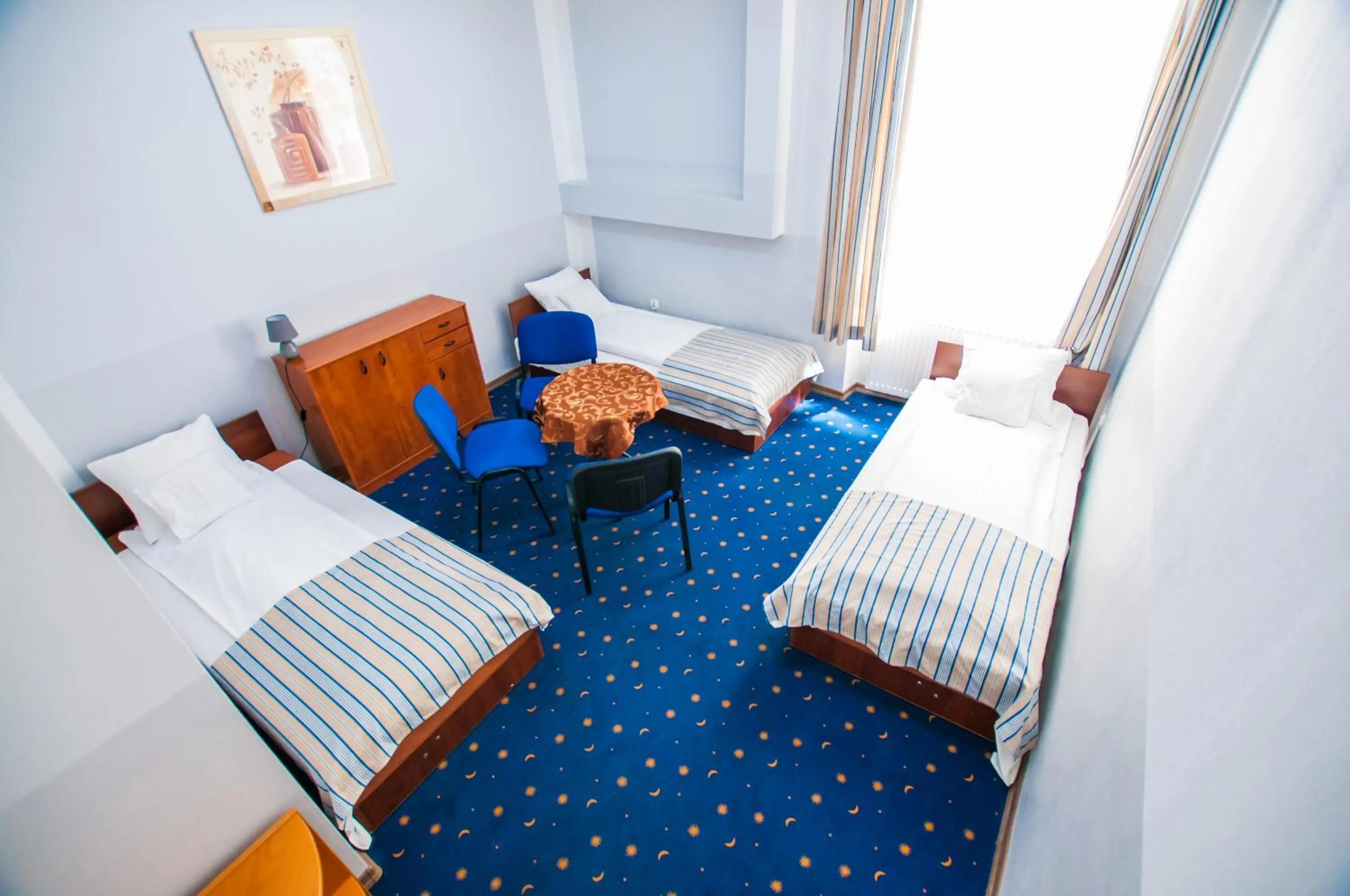 Photo of the whole room, Bed in Red Carpet Hostel