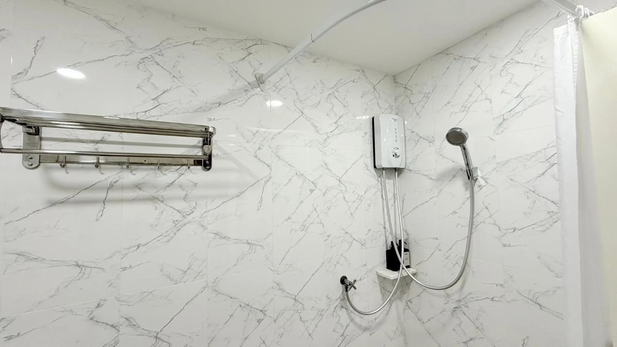 Shower in Issara House Bangkok