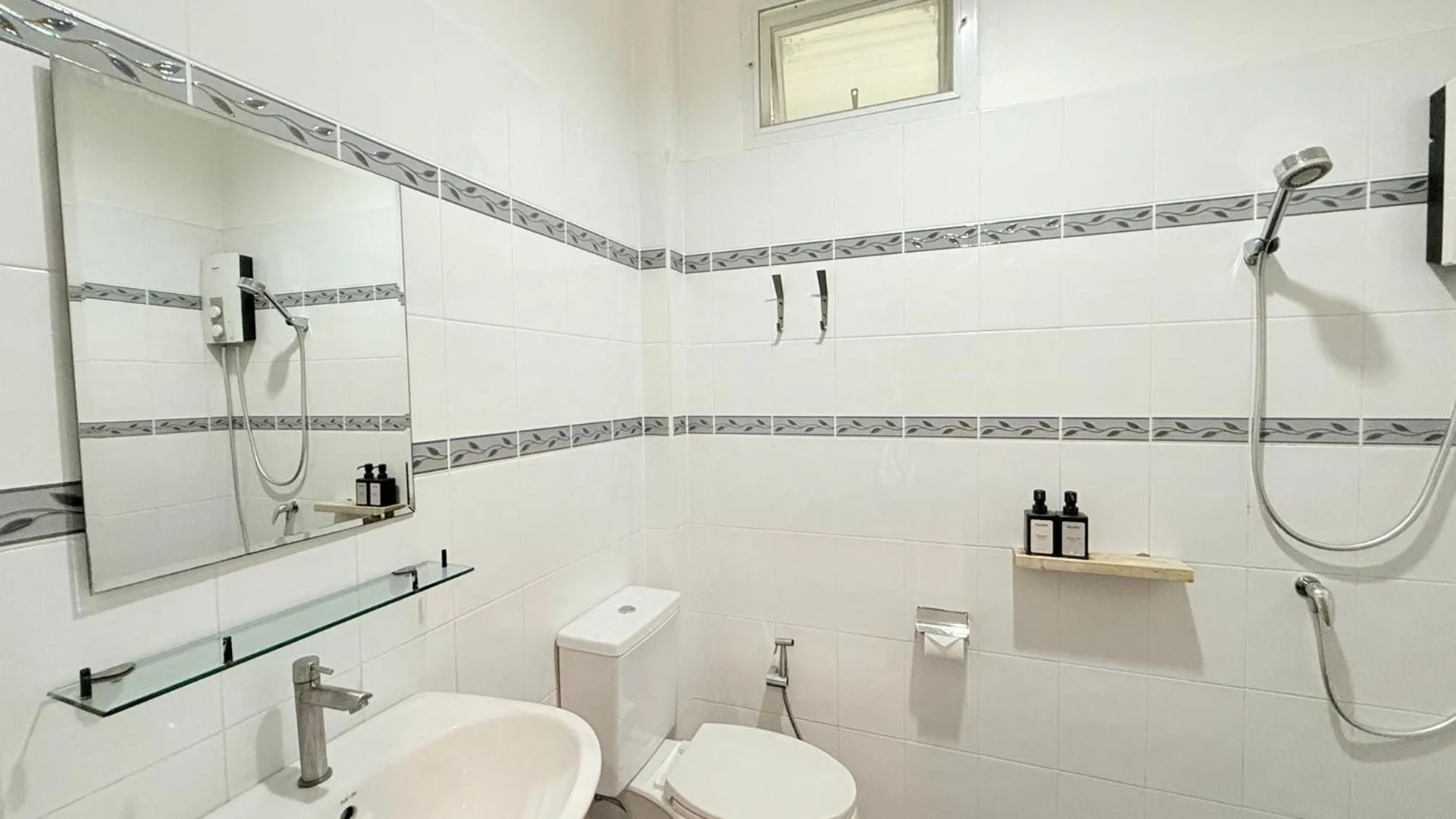 Shower in Issara House Bangkok