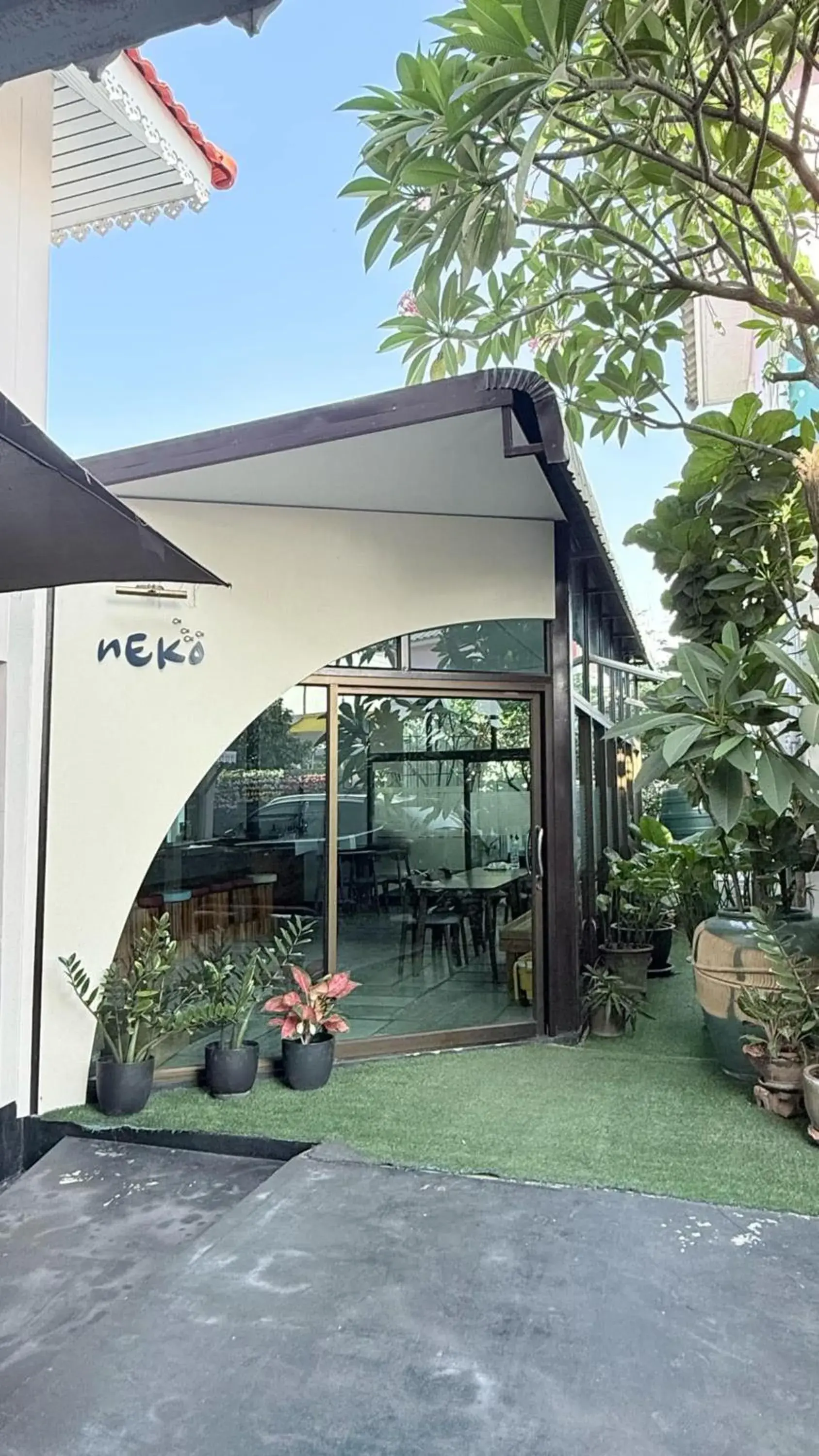 Property building in Issara House Bangkok Property building in Issara House Bangkok