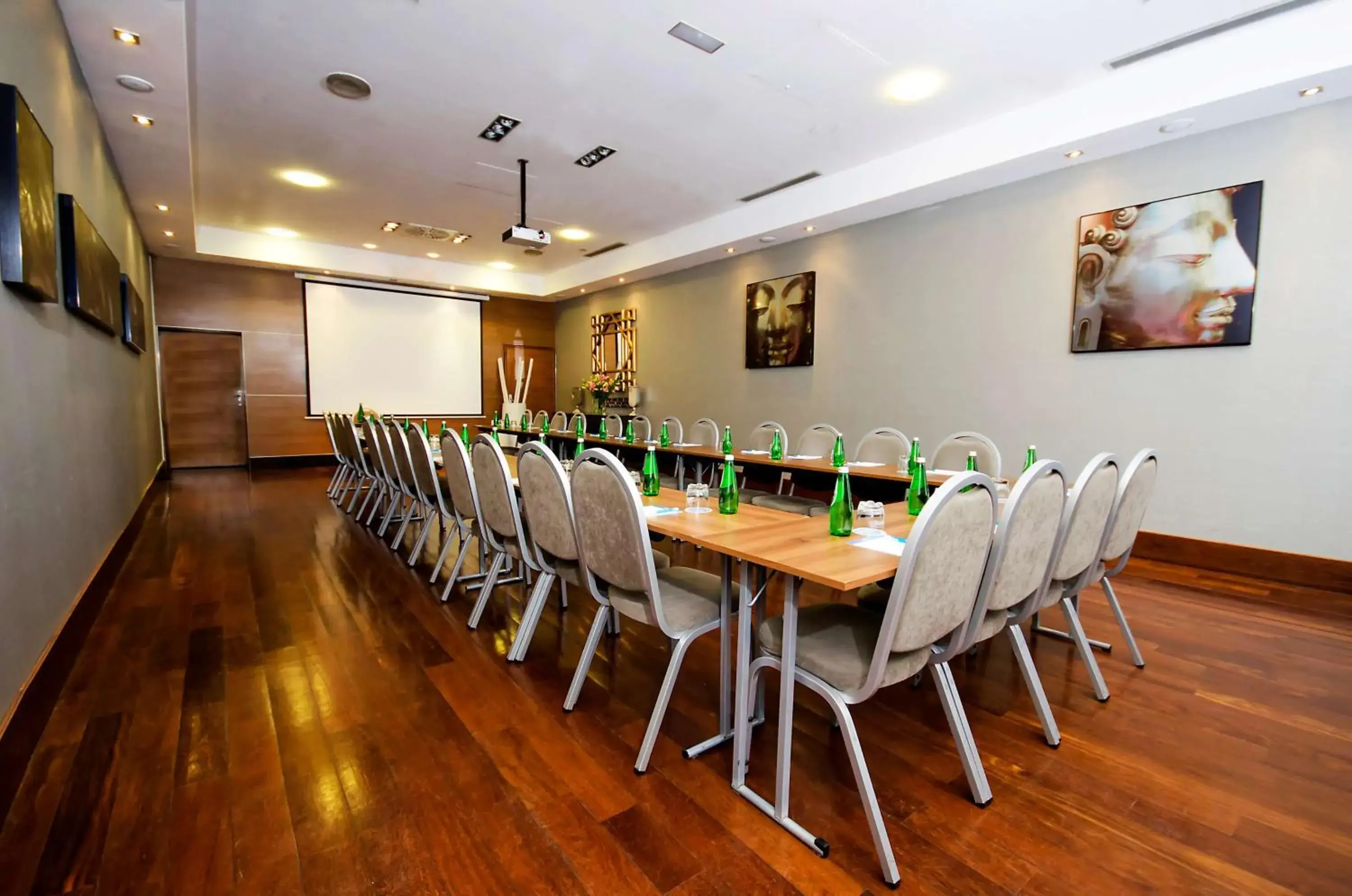 Photo of the whole room in Hotel NH Poznan Photo of the whole room in Hotel NH Poznan