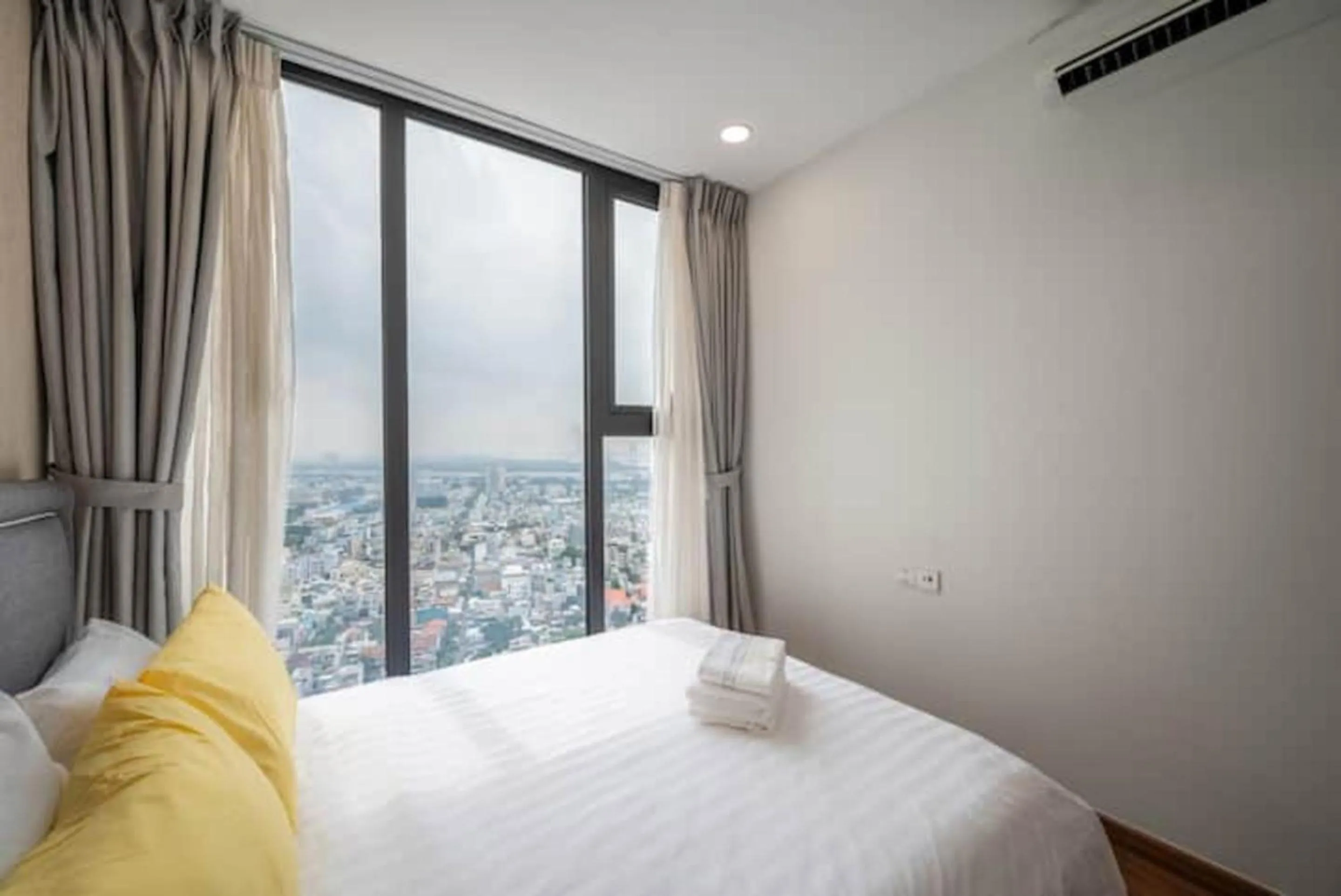 Bed in Eco Green Saigon - Free Gym & Netflix & Pool