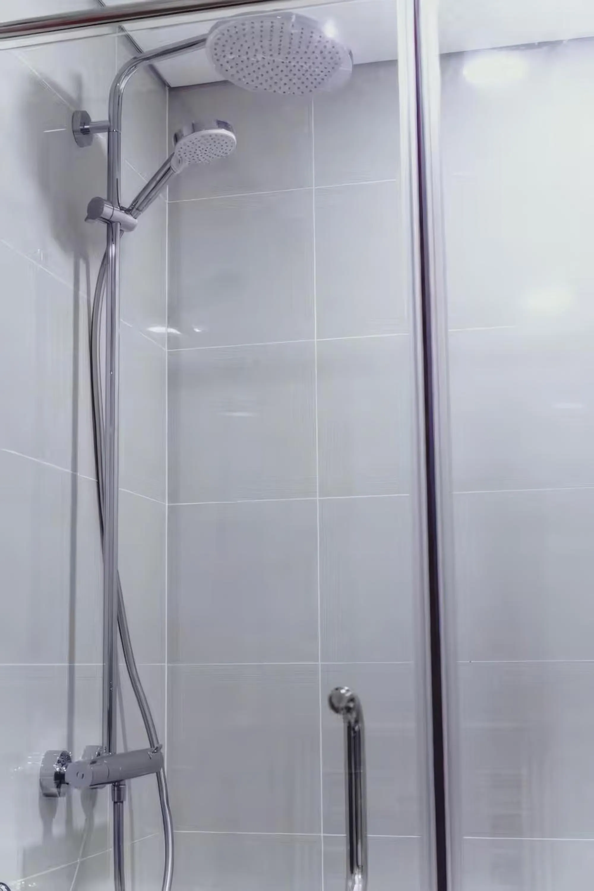 Shower in Eco Green Saigon - Free Gym & Netflix & Pool