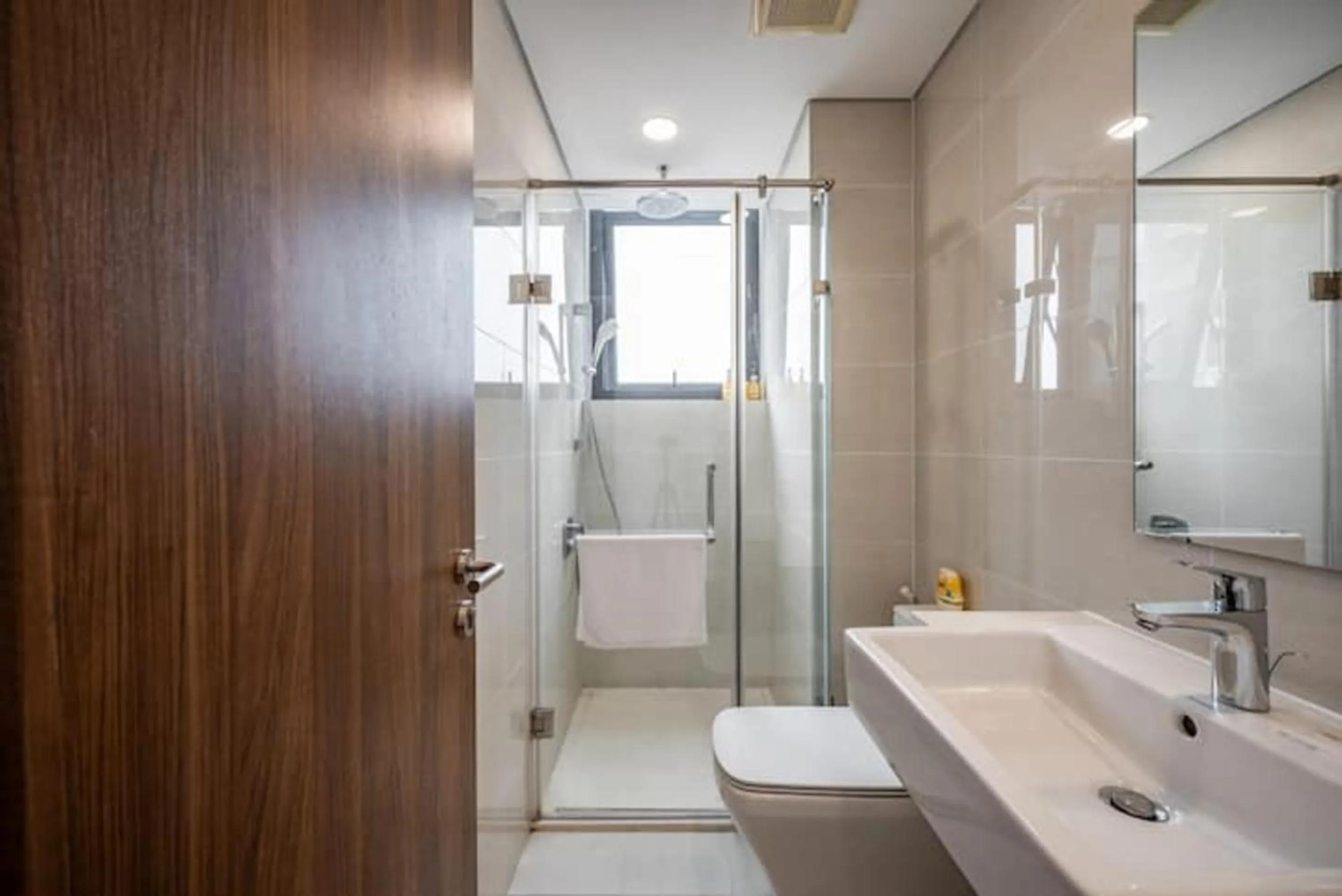 Shower in Eco Green Saigon - Free Gym & Netflix & Pool