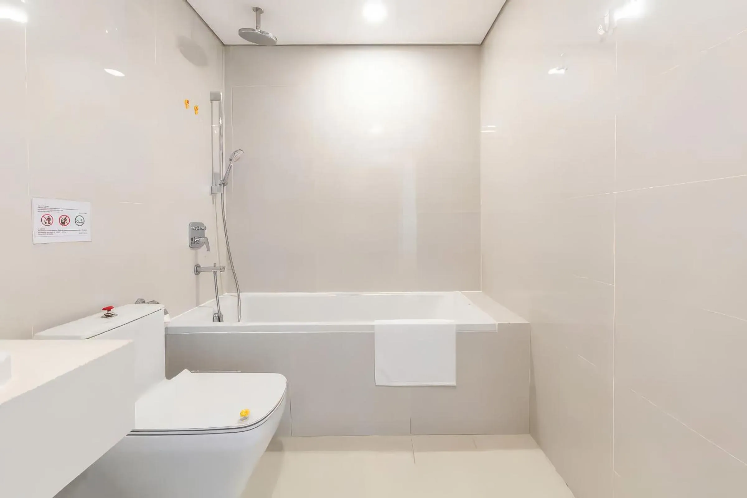 Shower in Eco Green Saigon - Free Gym & Netflix & Pool