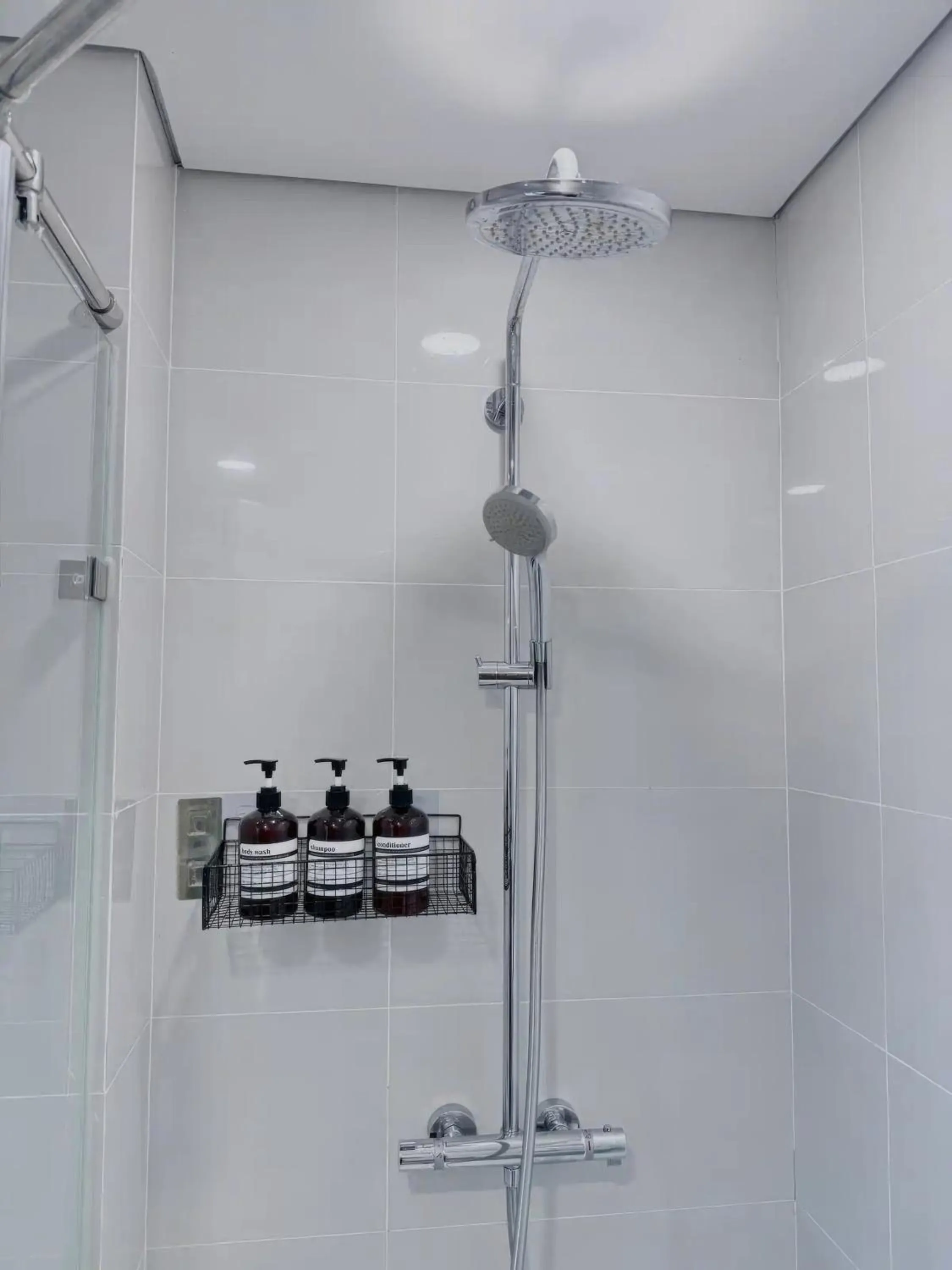 Shower in Eco Green Saigon - Free Gym & Netflix & Pool