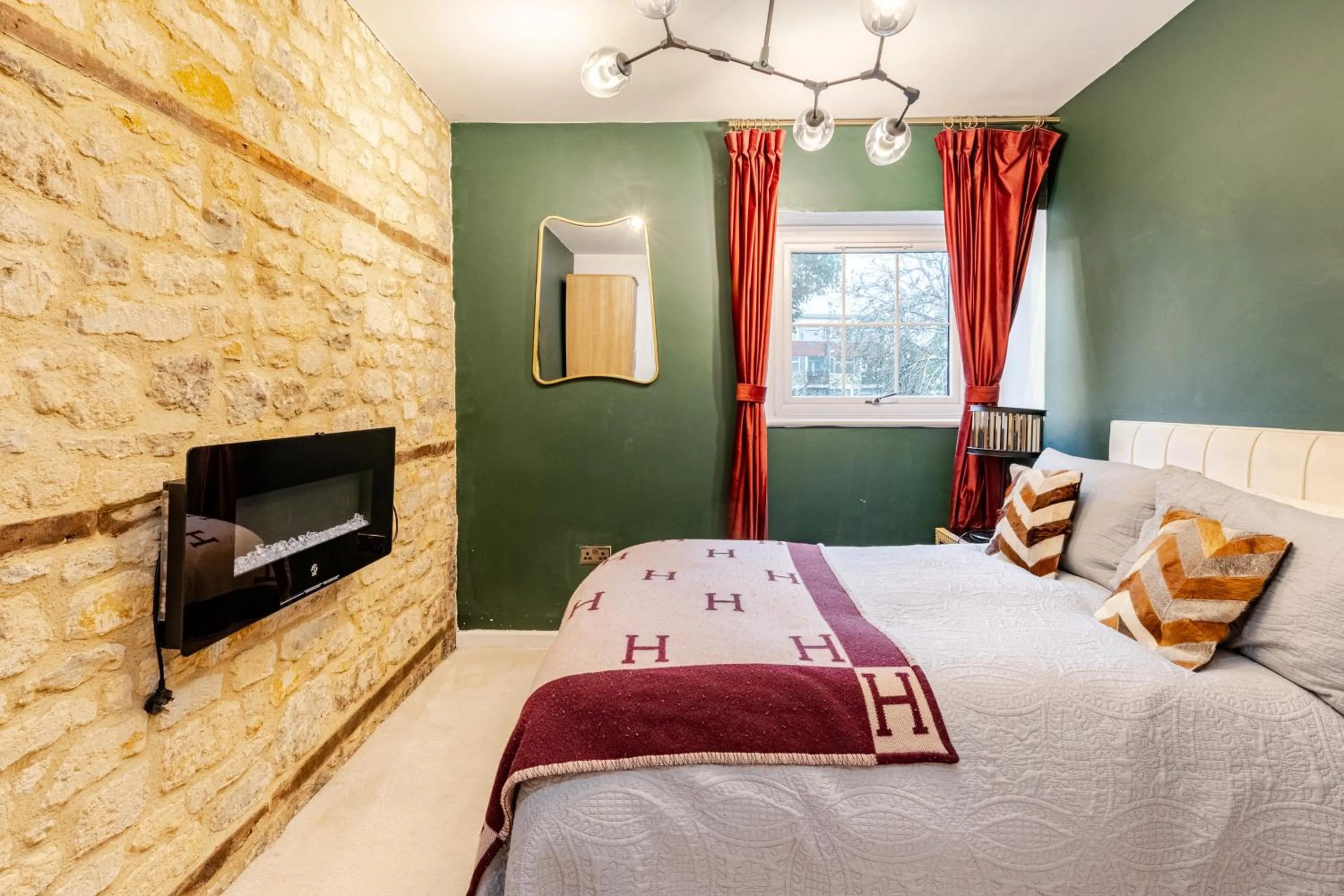 Bedroom, Bed in The Percy's