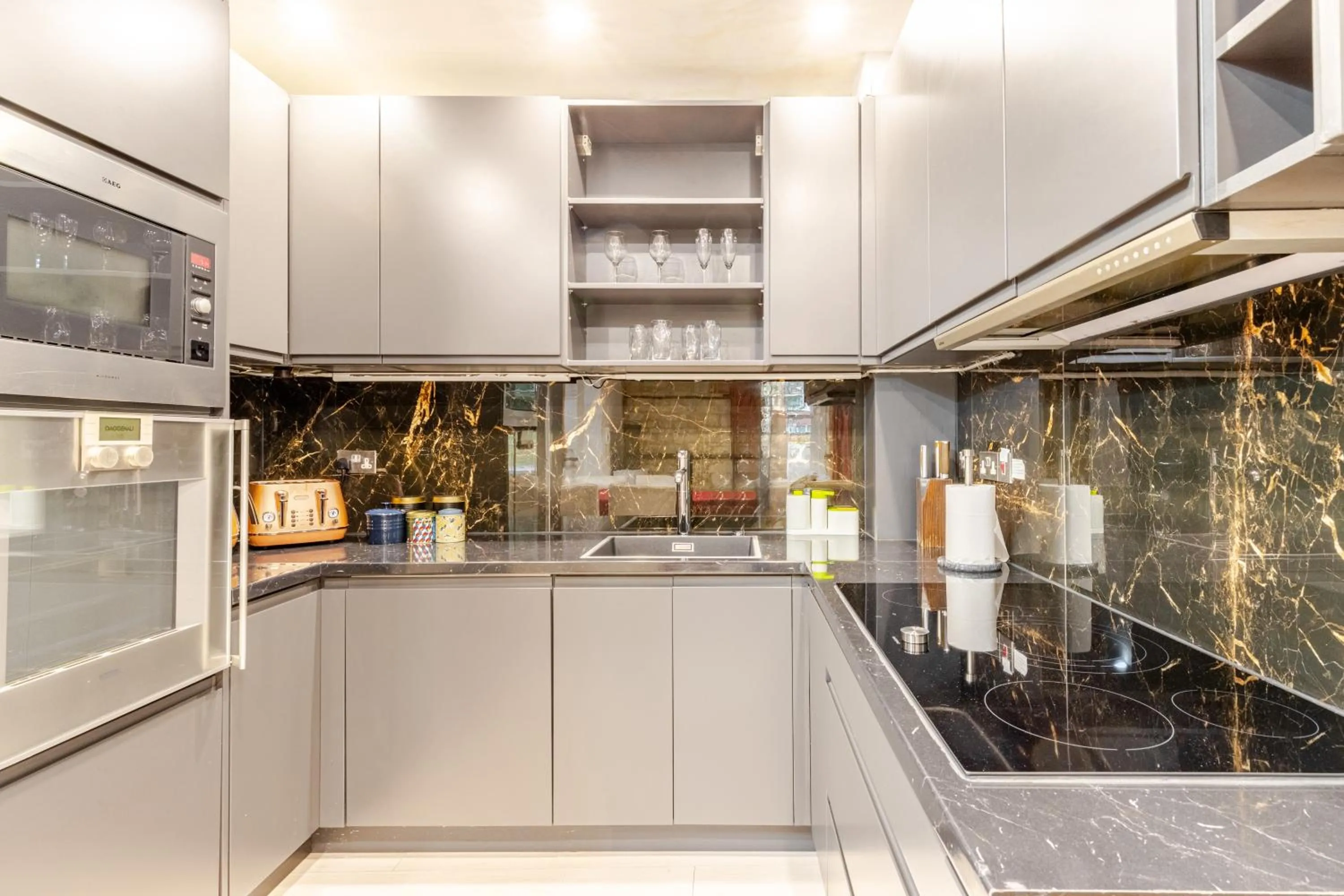 Kitchen or kitchenette in The Percy's
