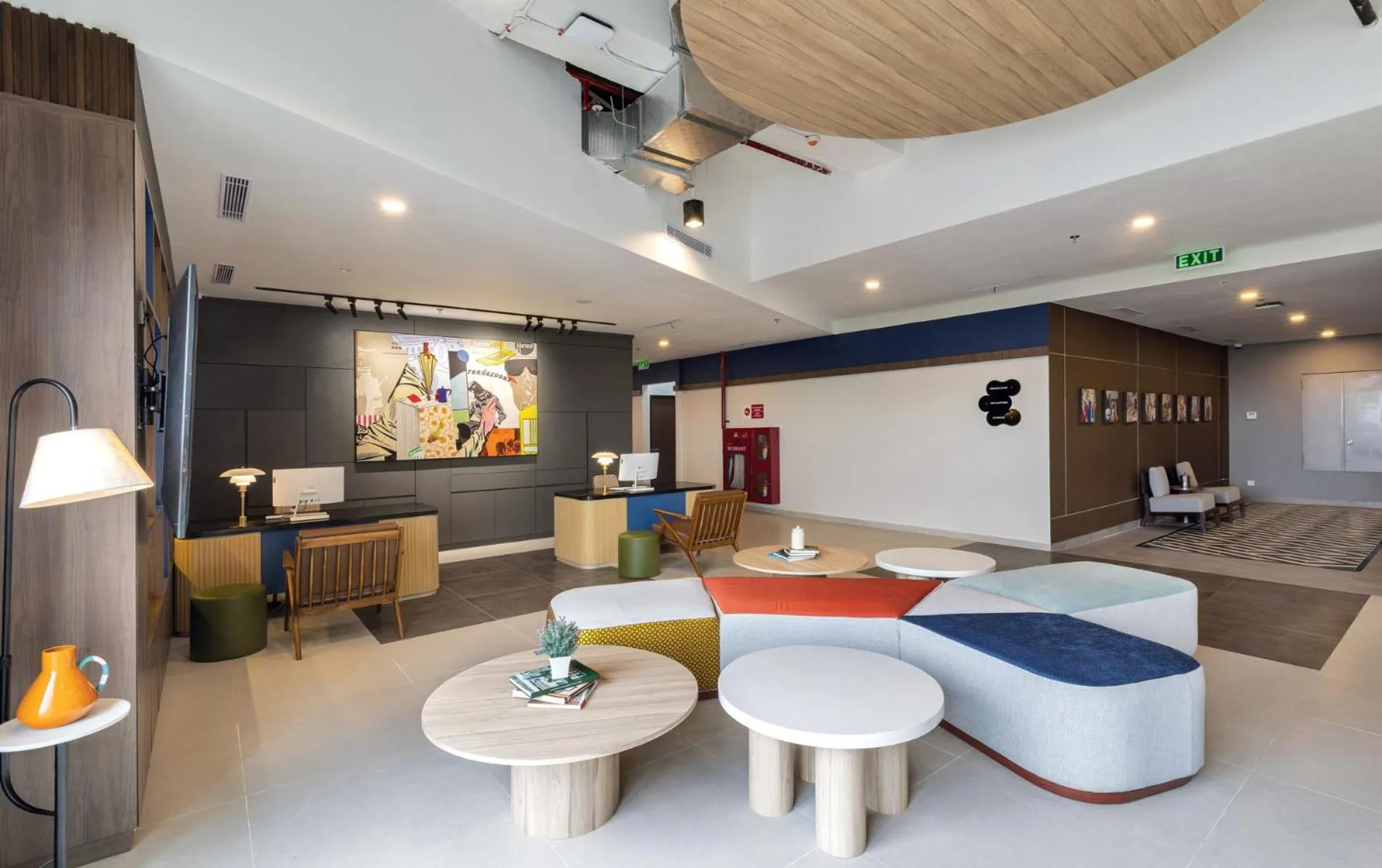 Lobby or reception in ARTOTEL Hub Simpang Temu Jakarta