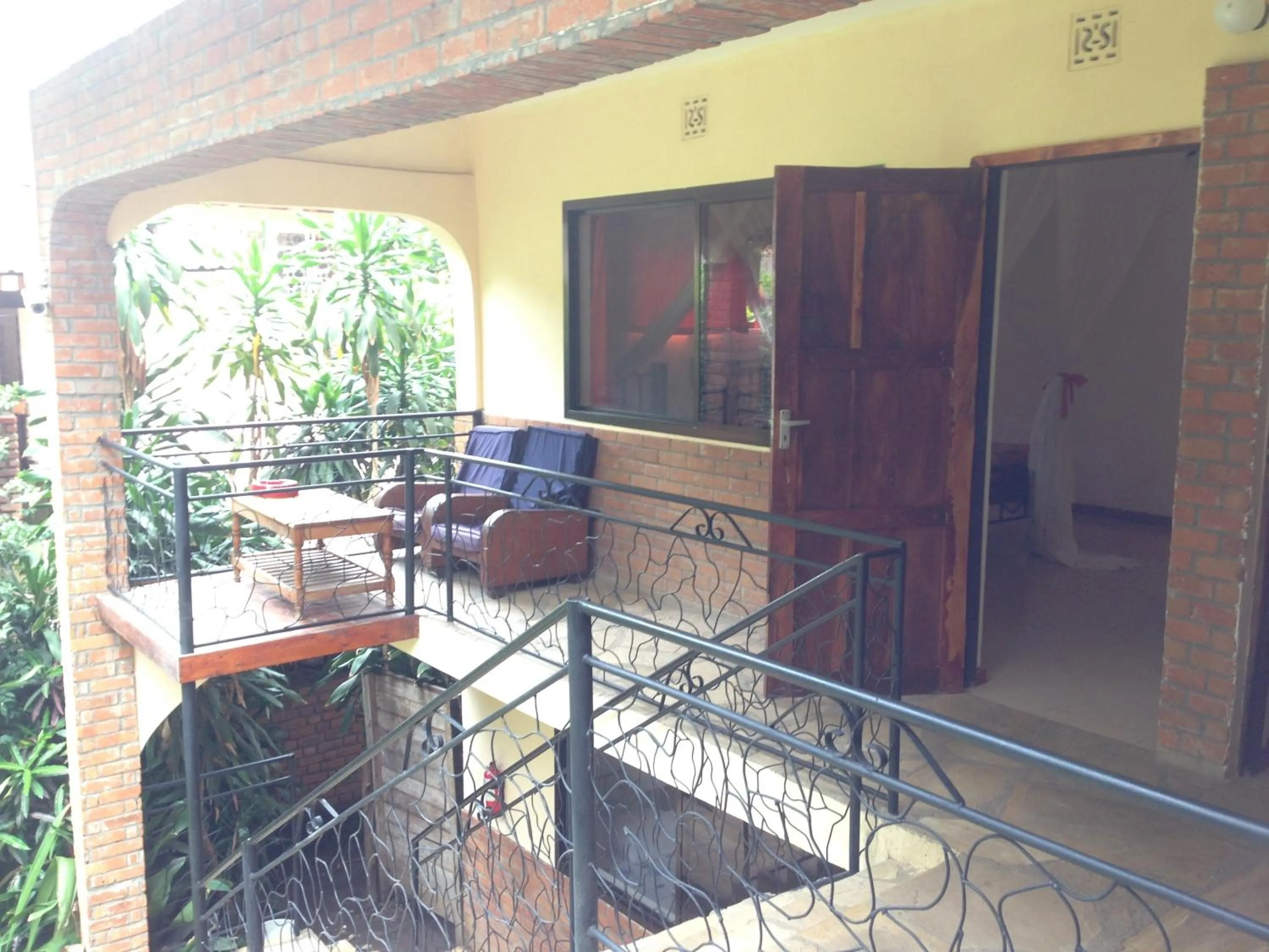 Facade/entrance in Outpost Lodge