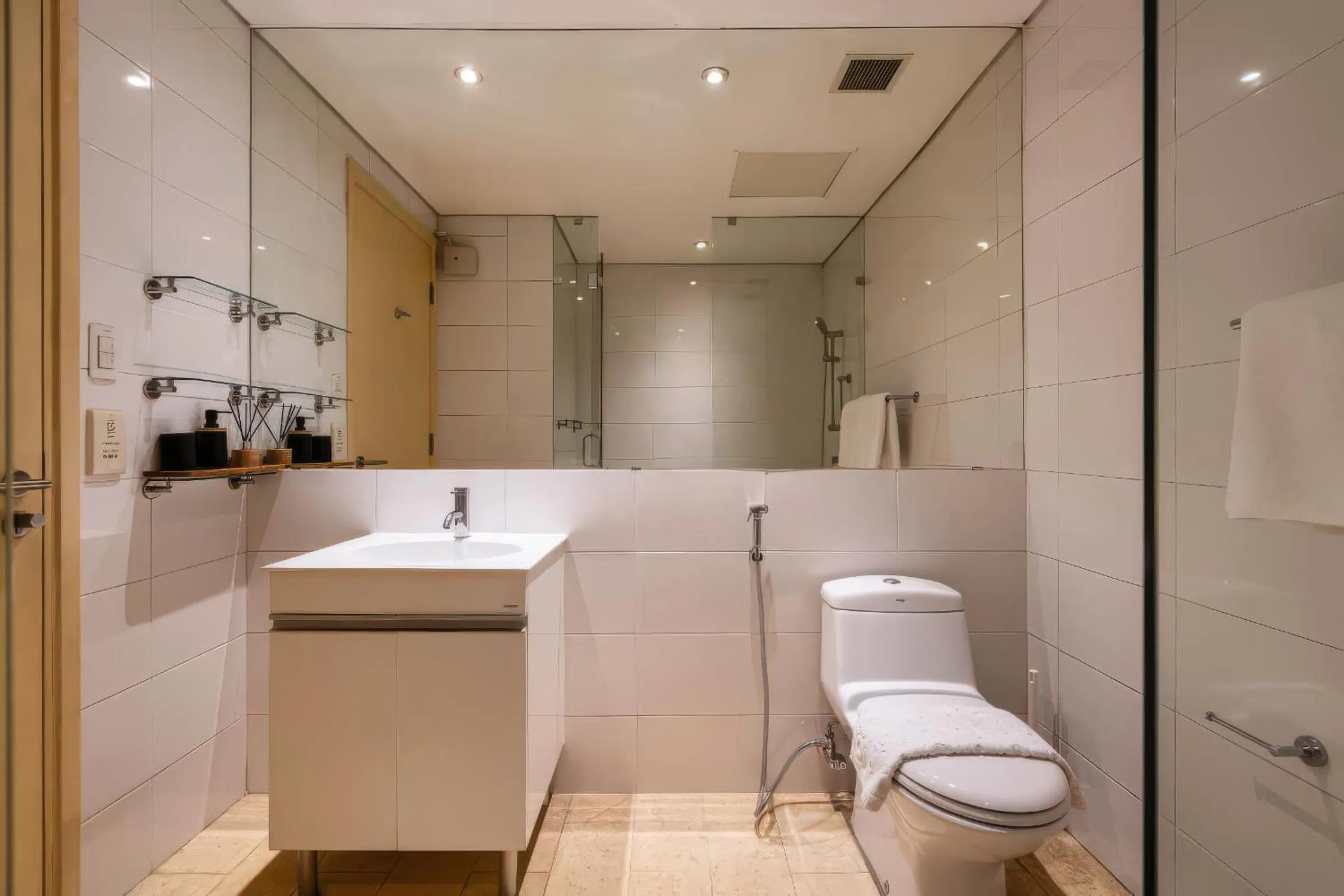 Shower in Avalon Saigon District 1 - Independence Palace