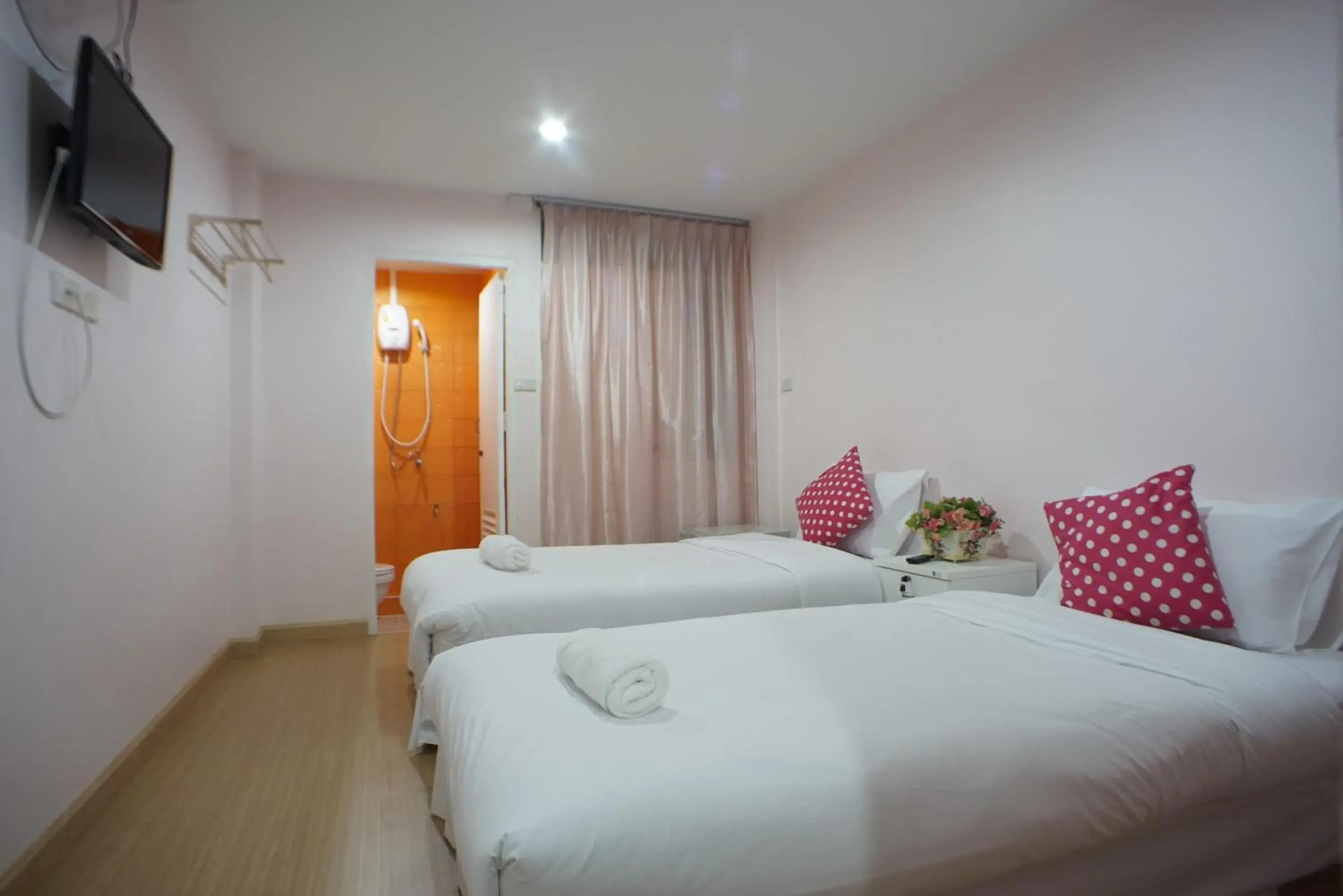 Photo of the whole room in The Grace House Chiangmai Photo of the whole room in The Grace House Chiangmai