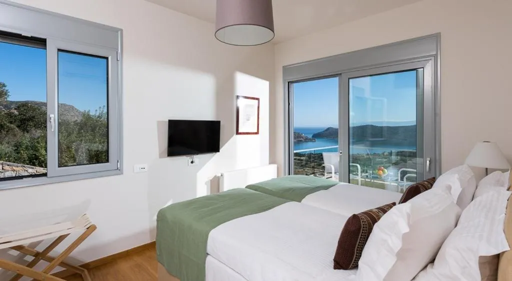 Bed in Elounda Luxury Villas