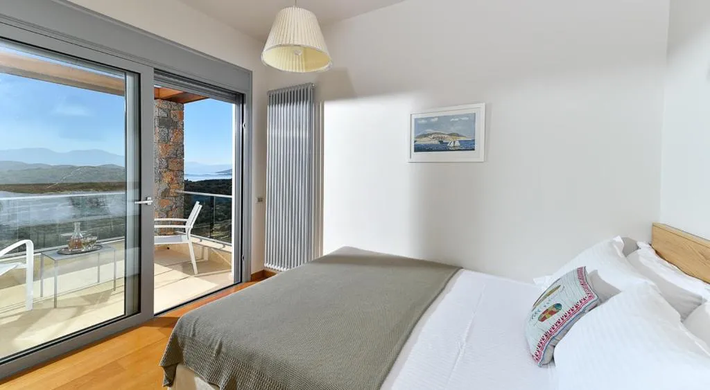 Bed in Elounda Luxury Villas