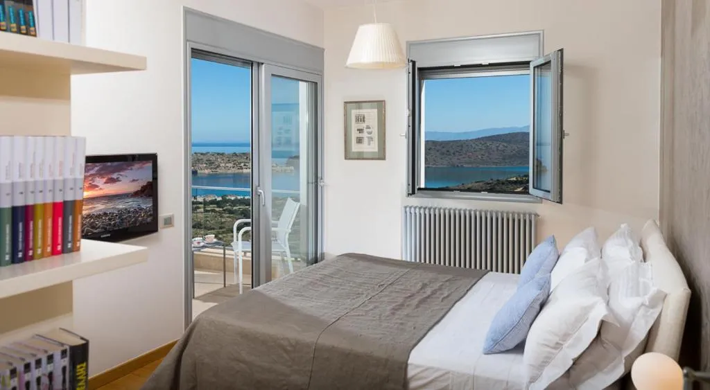 Bed in Elounda Luxury Villas