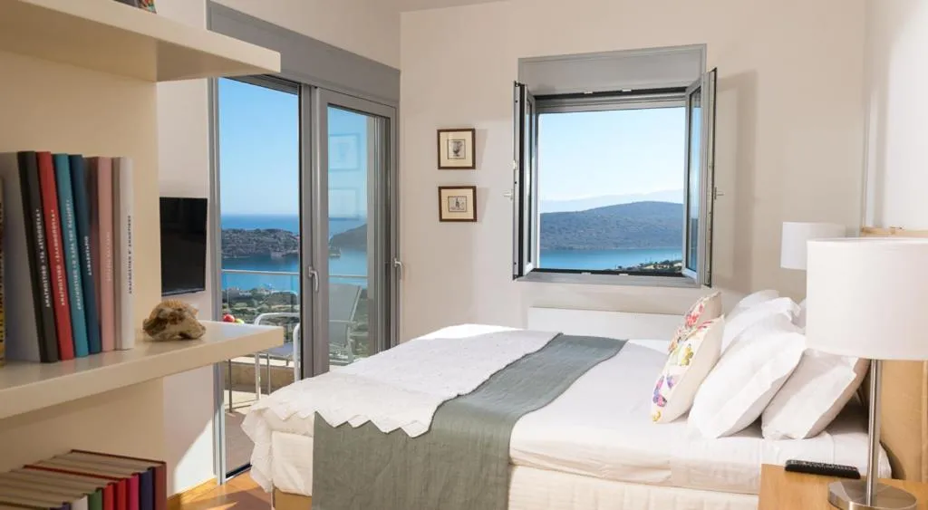 Bed in Elounda Luxury Villas