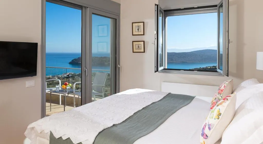 Bed in Elounda Luxury Villas