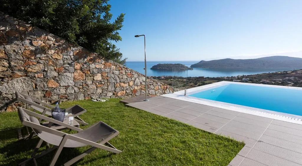 Garden in Elounda Luxury Villas