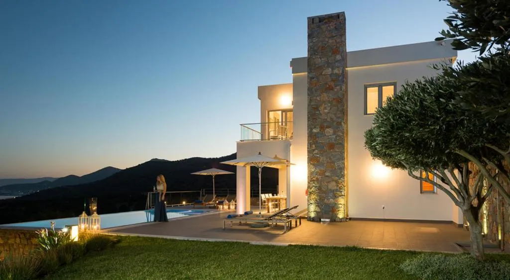 Garden in Elounda Luxury Villas
