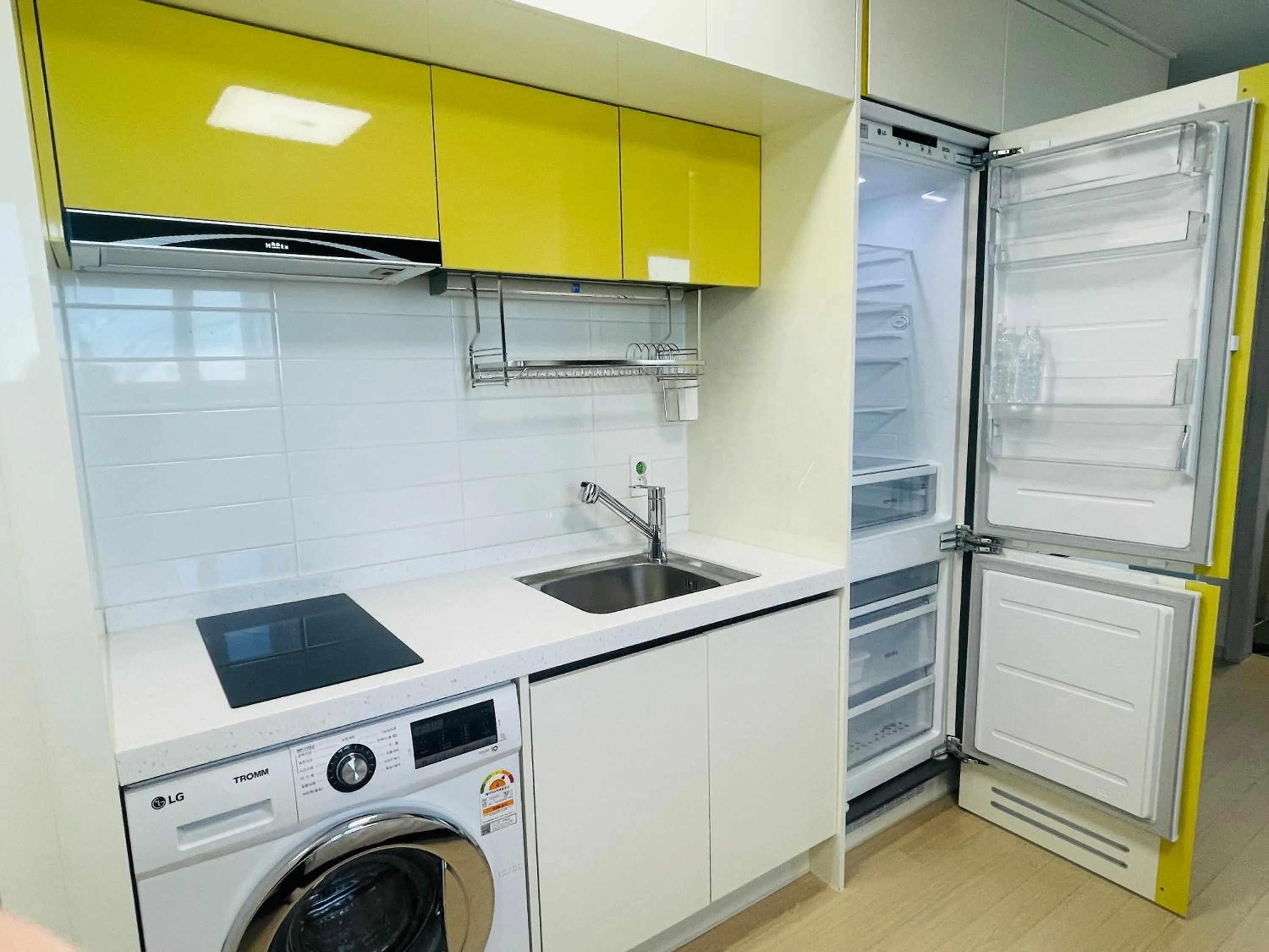 Kitchen or kitchenette in OceanStay E7 INN-TheCity