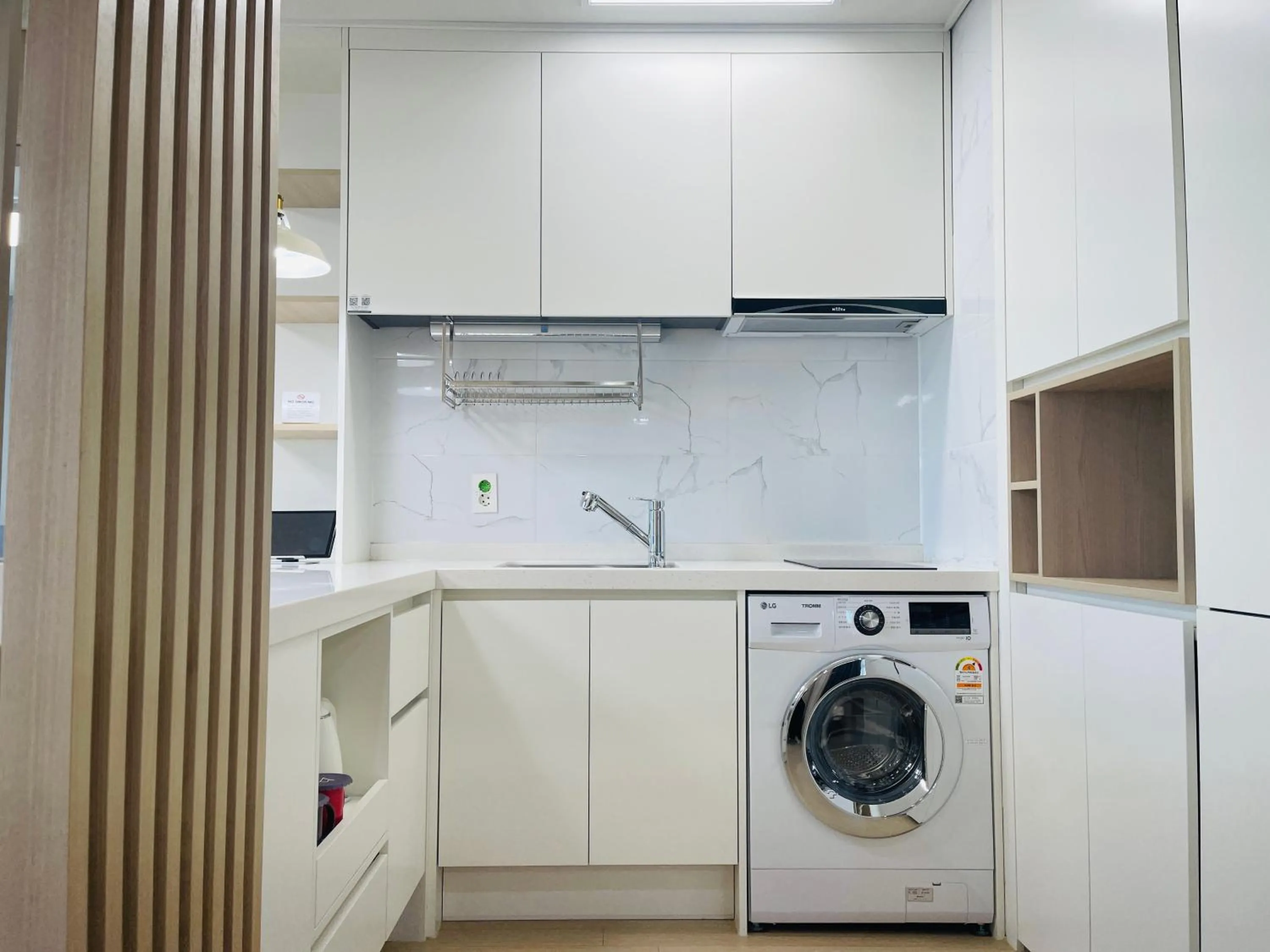 Kitchen or kitchenette in OceanStay E7 INN-TheCity