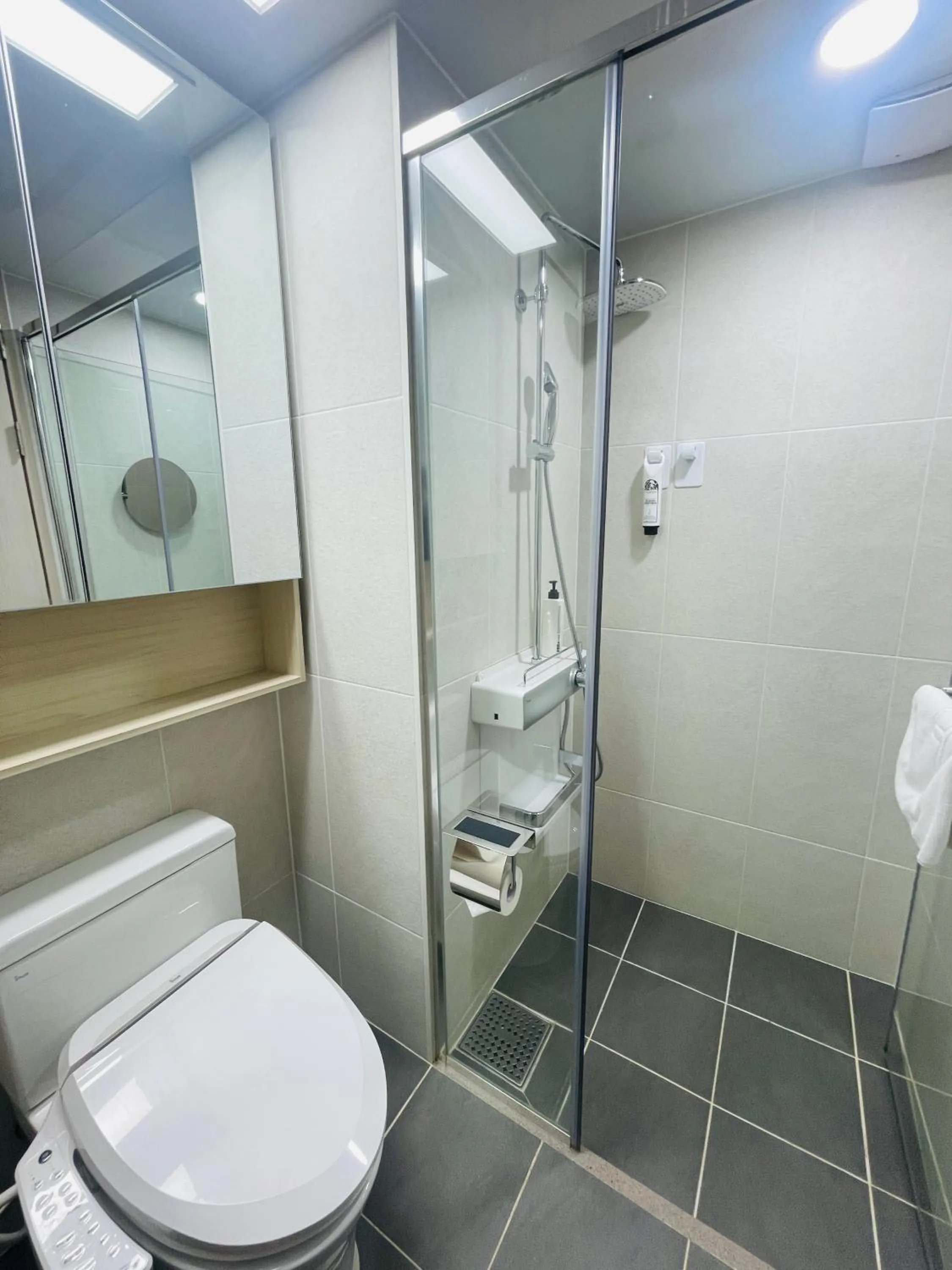 Shower in OceanStay E7 INN-TheCity