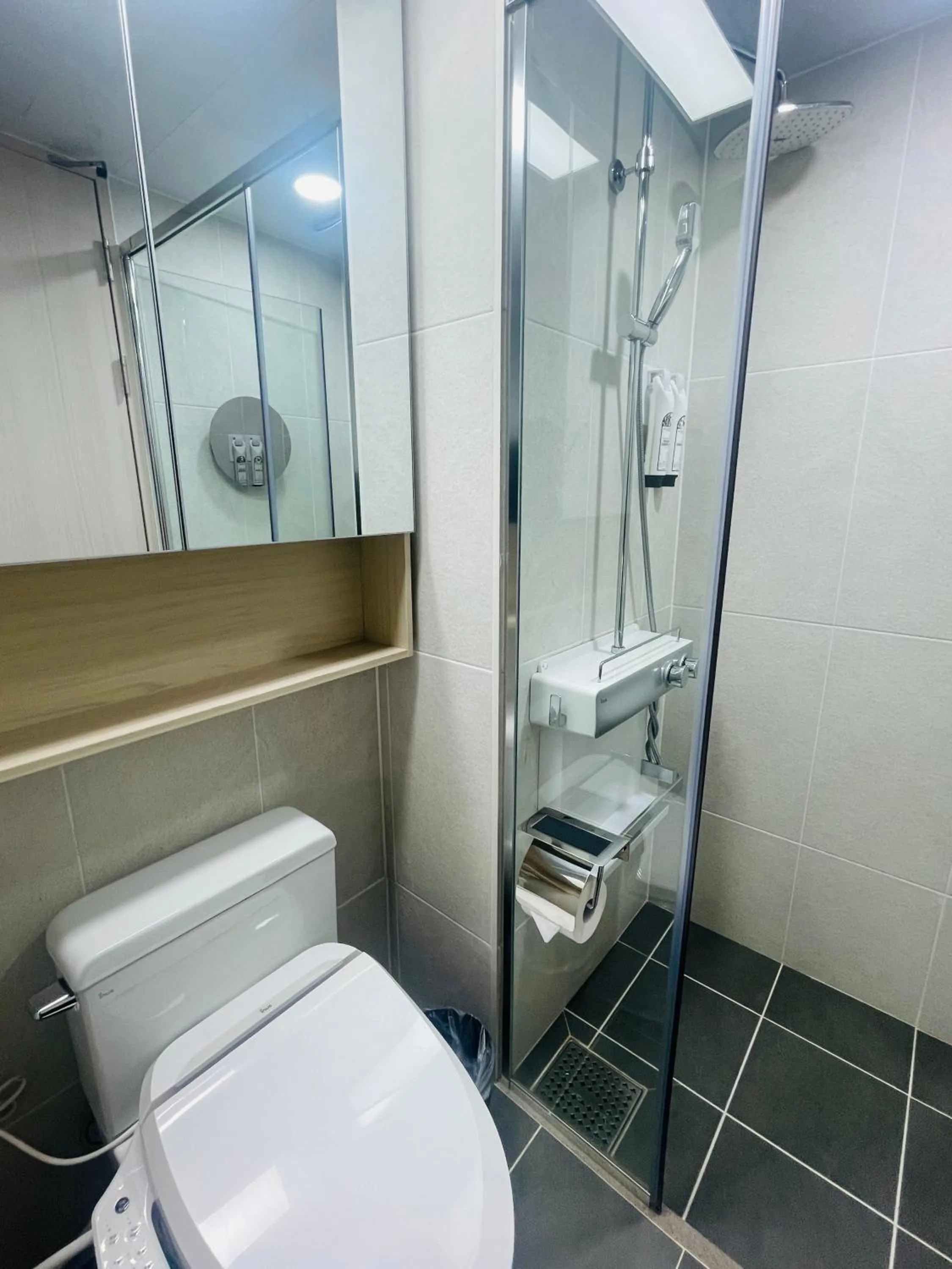 Shower in OceanStay E7 INN-TheCity