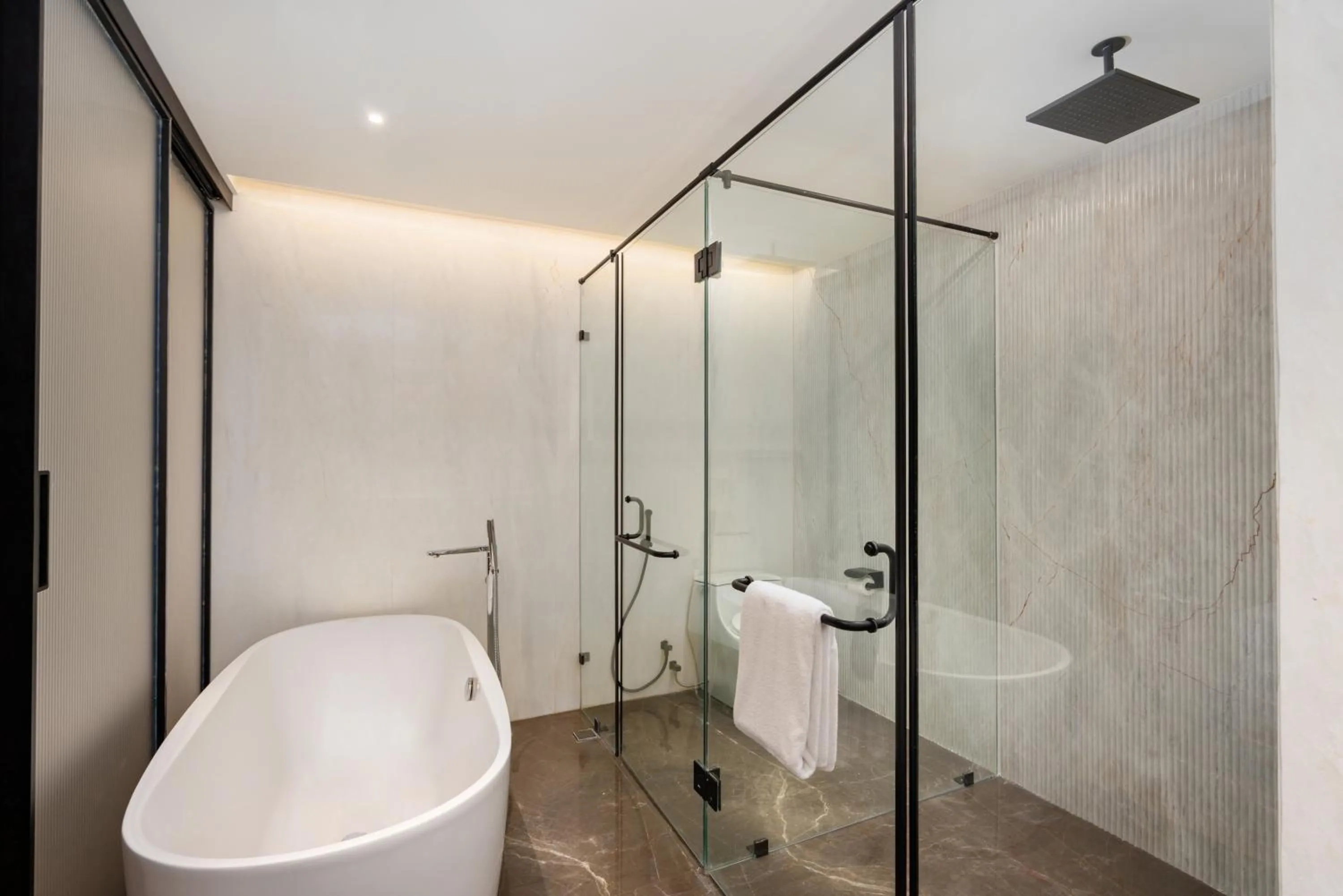 Bath in Radisson Hotel Prayagraj