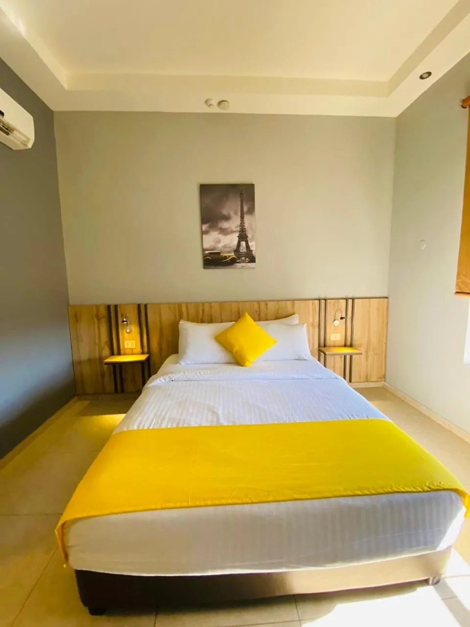 Deluxe King Room in Baden Hotel Suites