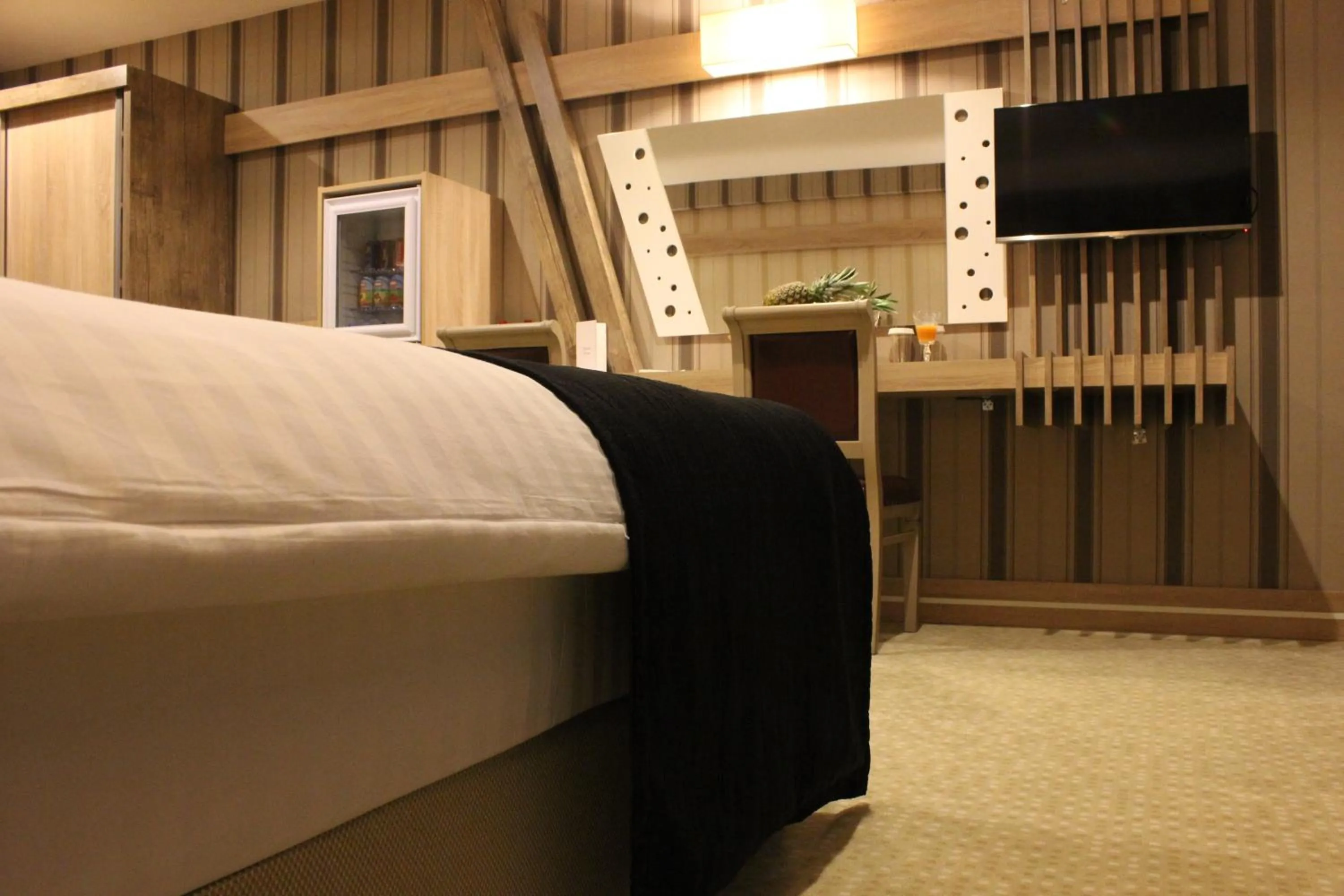 TV and multimedia, Bed in Neba Royal Hotel