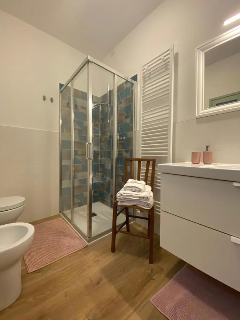 Shower in Fiori Di Maggio