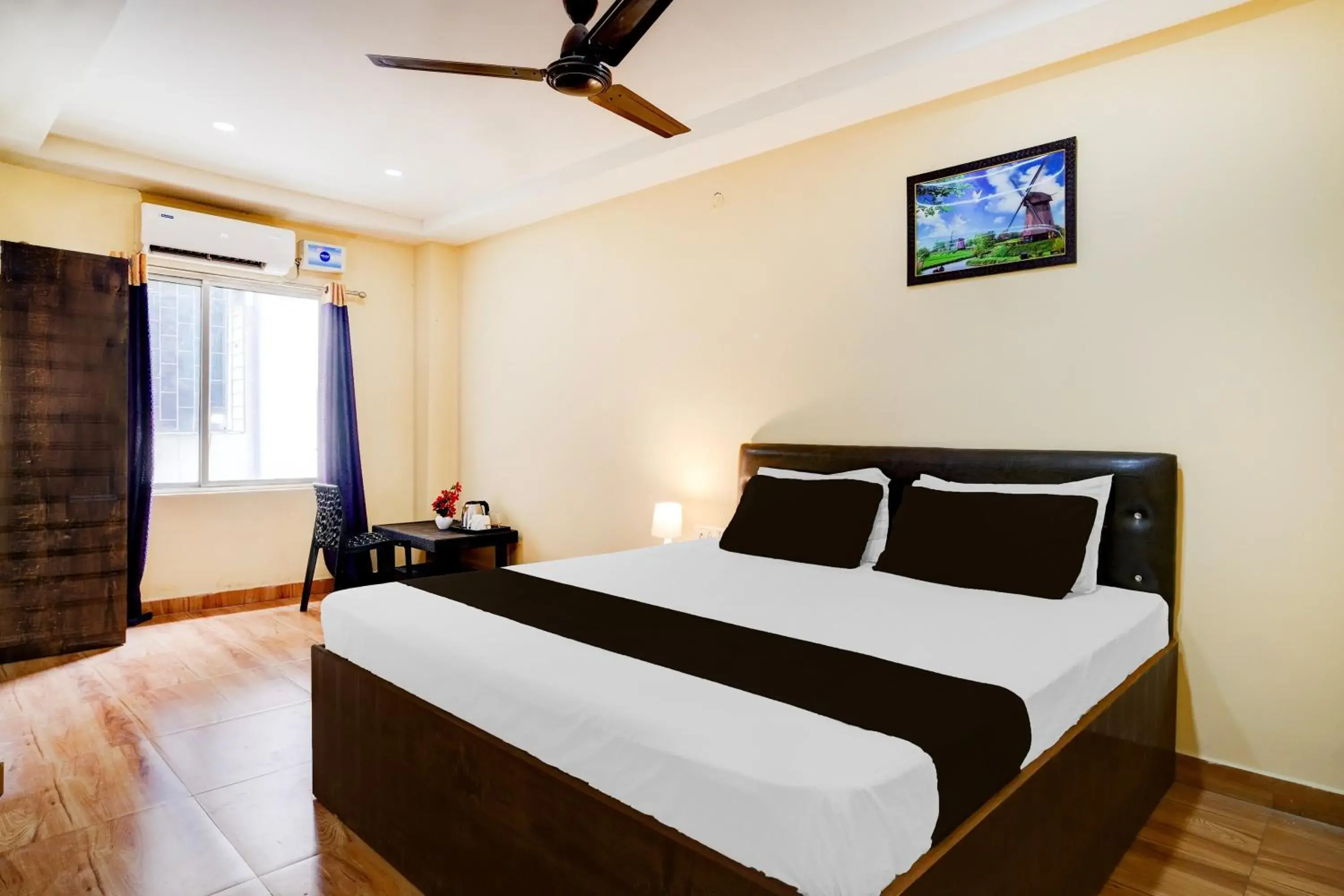 Deluxe Triple Room - single occupancy in Super Collection O Last Gate Near Dispur Law College Formerly RR hotels Deluxe Triple Room - single occupancy in Super Collection O Last Gate Near Dispur Law College Formerly RR hotels