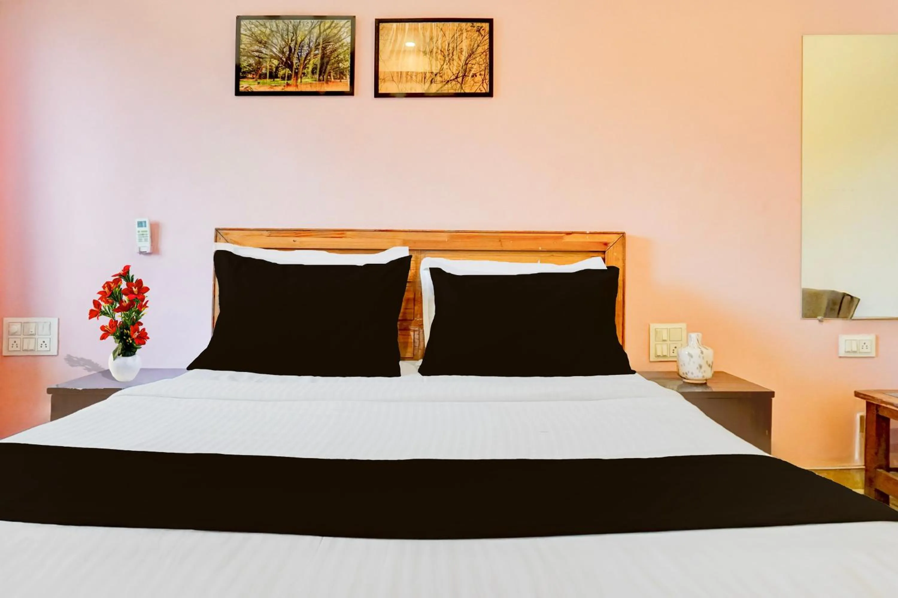 Bedroom, Bed in Super Collection O Khatri Park Formerly Aum Villa