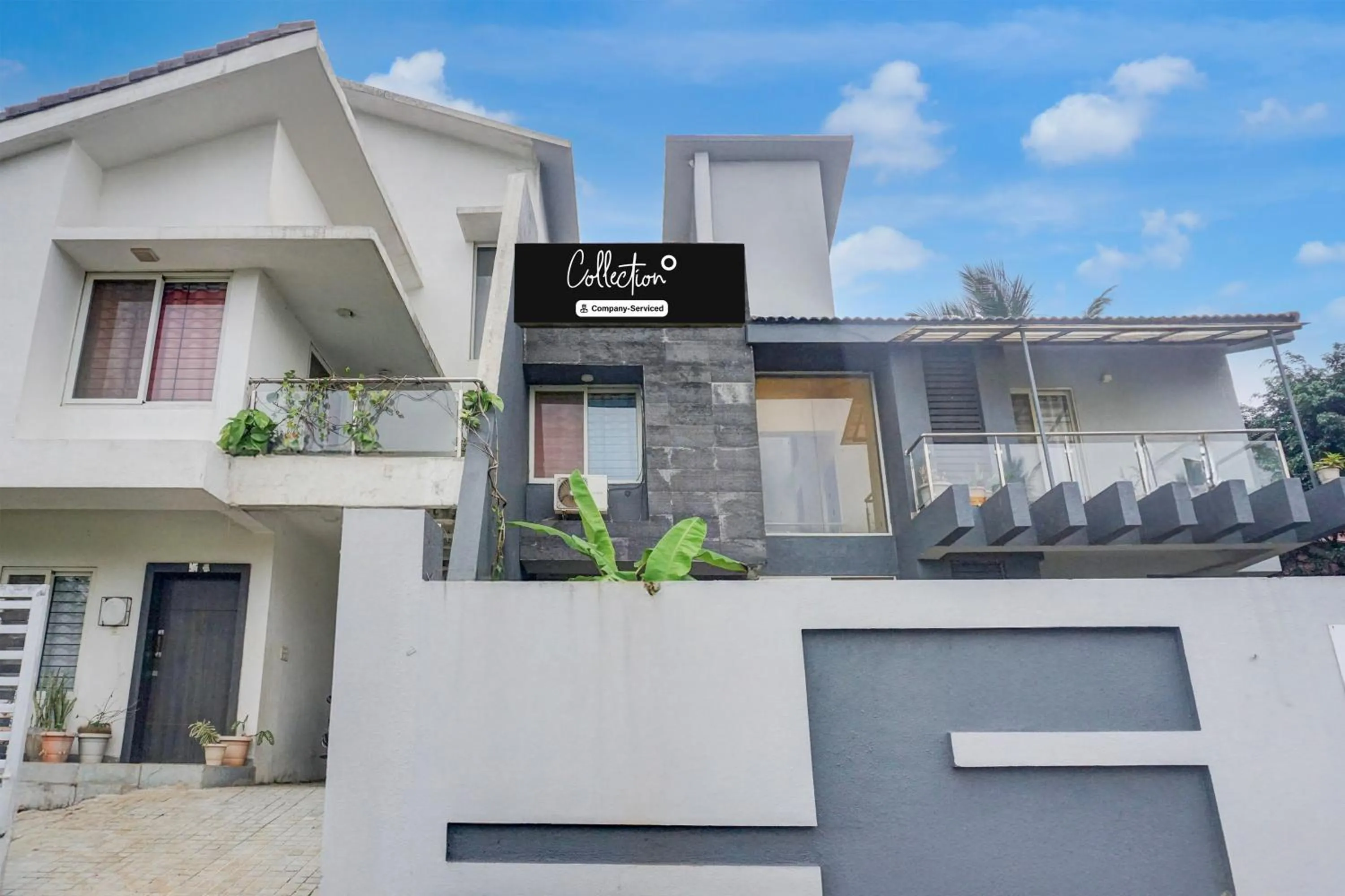 Facade/entrance in Super Collection O Khatri Park Formerly Aum Villa