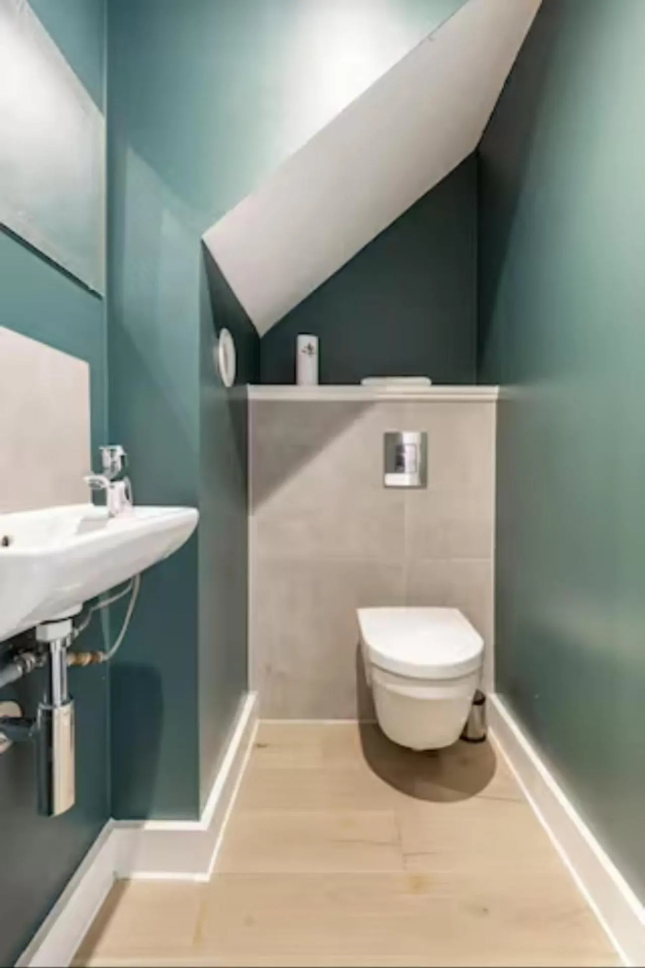 Toilet in Manchester - Sky Garden - 2 Beds - Sleeps 4