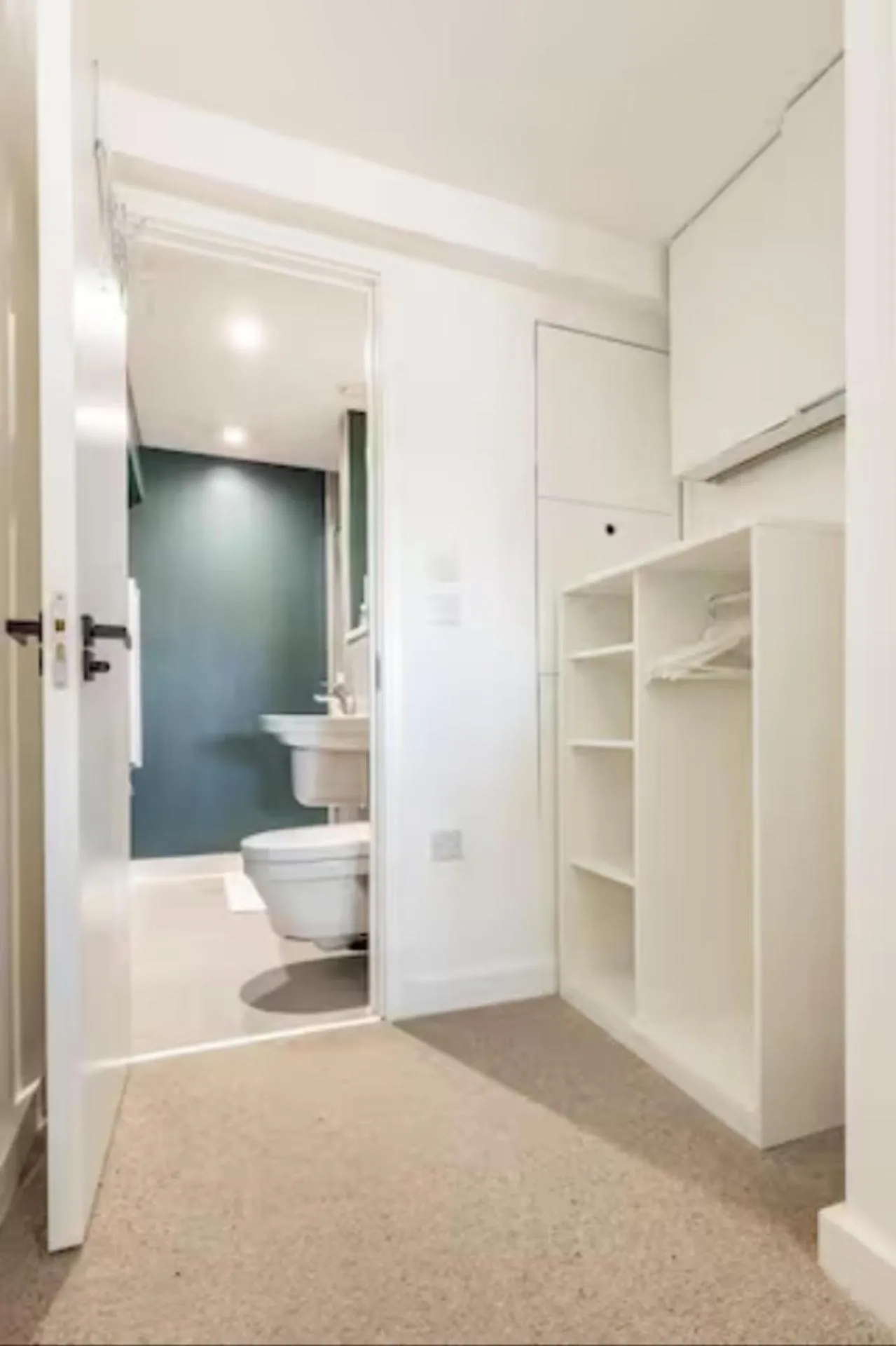 Toilet in Manchester - Sky Garden - 2 Beds - Sleeps 4