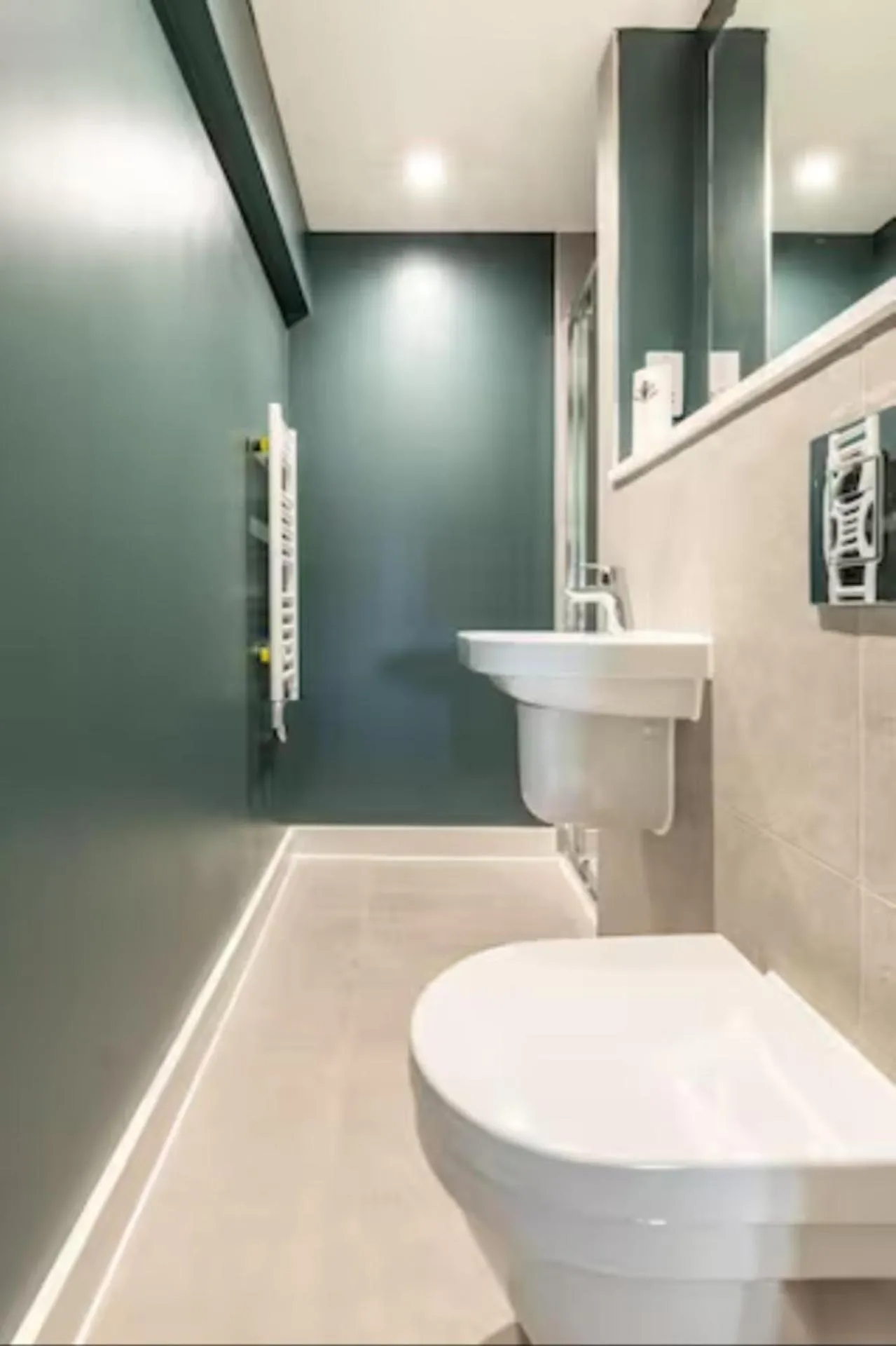 Toilet in Manchester - Sky Garden - 2 Beds - Sleeps 4