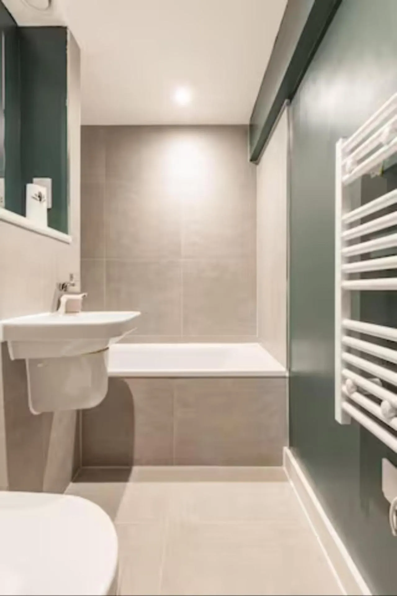 Toilet in Manchester - Sky Garden - 2 Beds - Sleeps 4