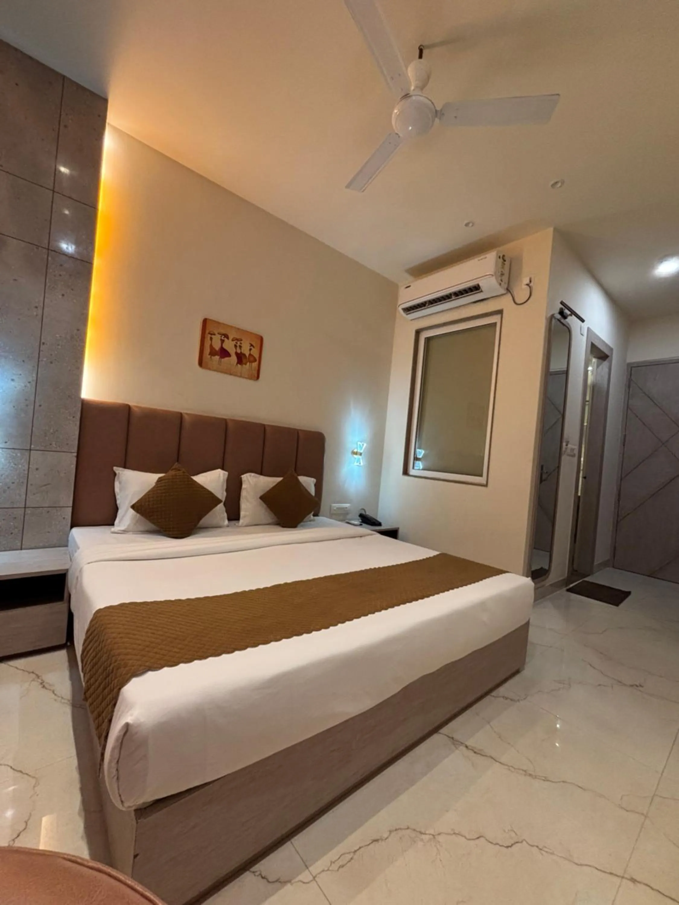 Bedroom, Bed in Sethi Grand Hotel