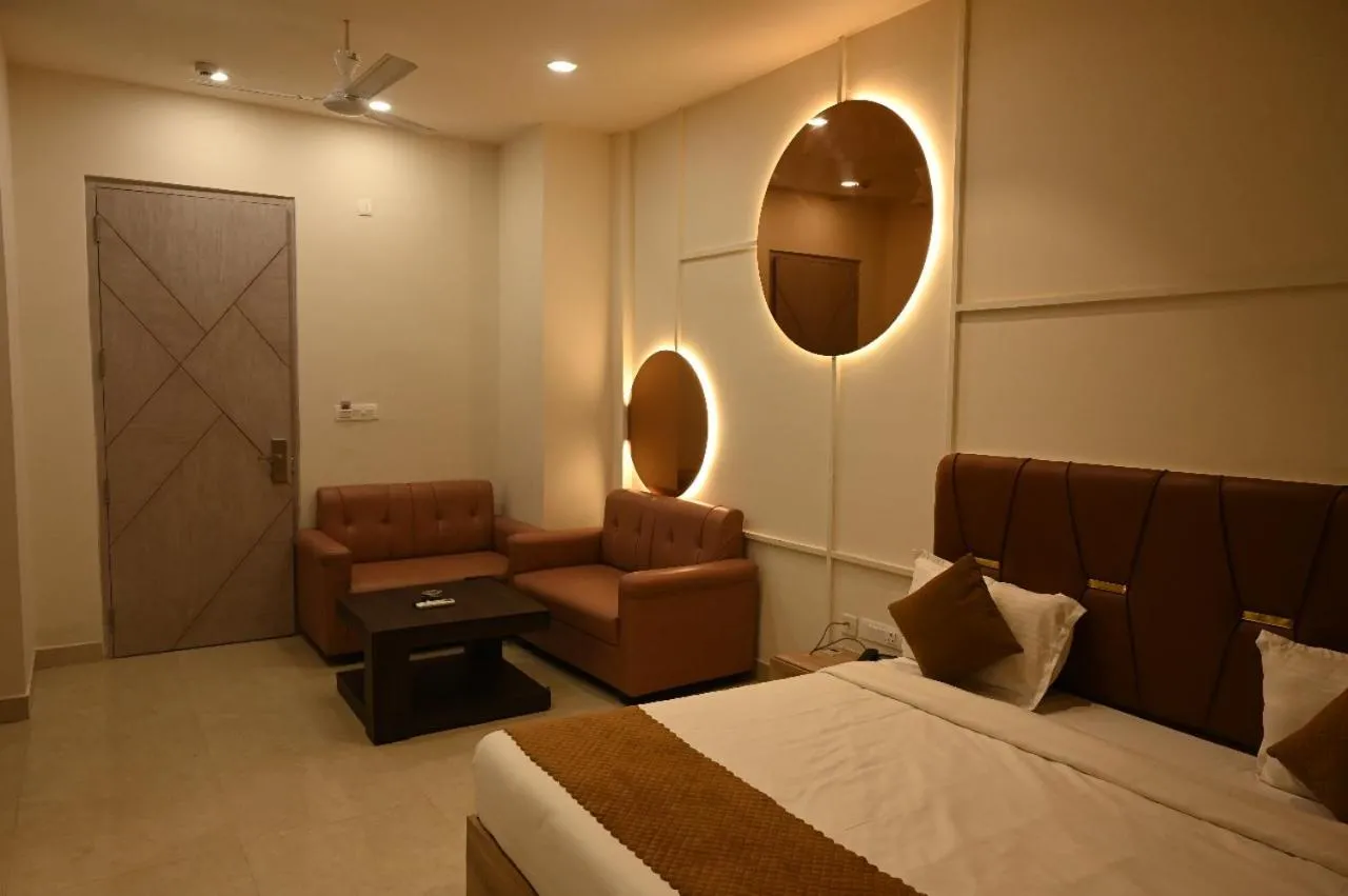 Bedroom, Bed in Sethi Grand Hotel