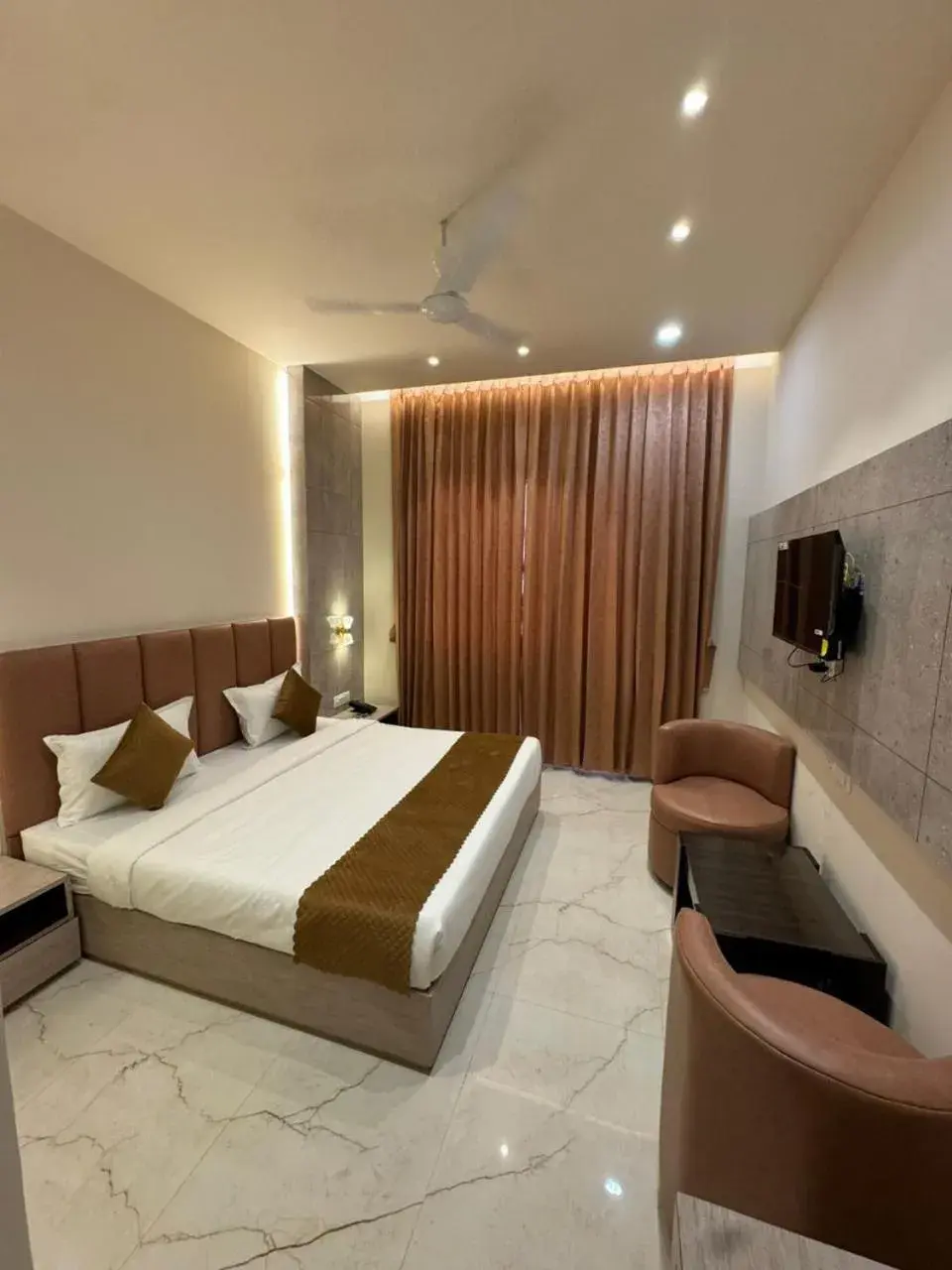 Deluxe Room - single occupancy in Sethi Grand Hotel Deluxe Room - single occupancy in Sethi Grand Hotel