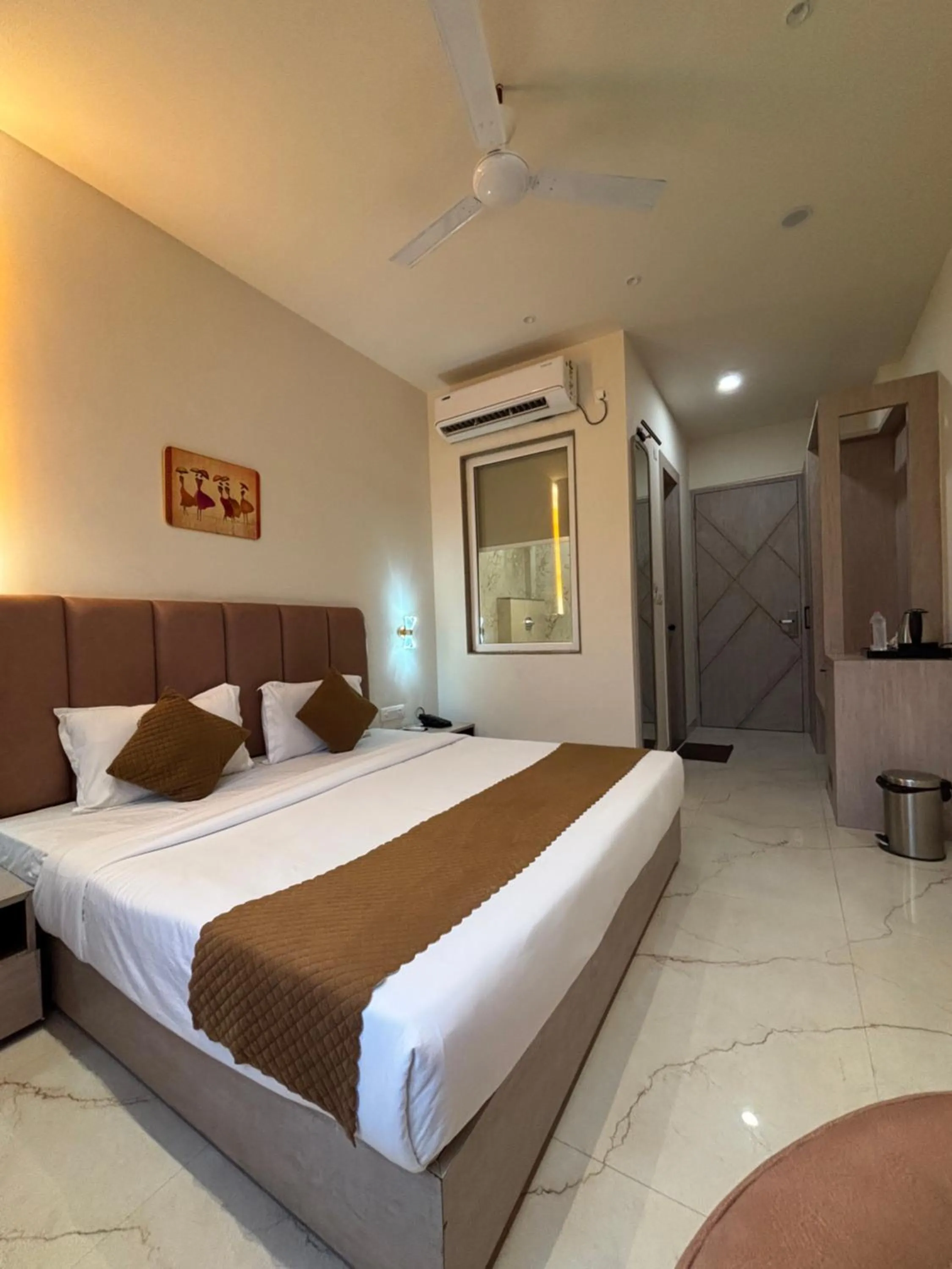 Bedroom, Bed in Sethi Grand Hotel