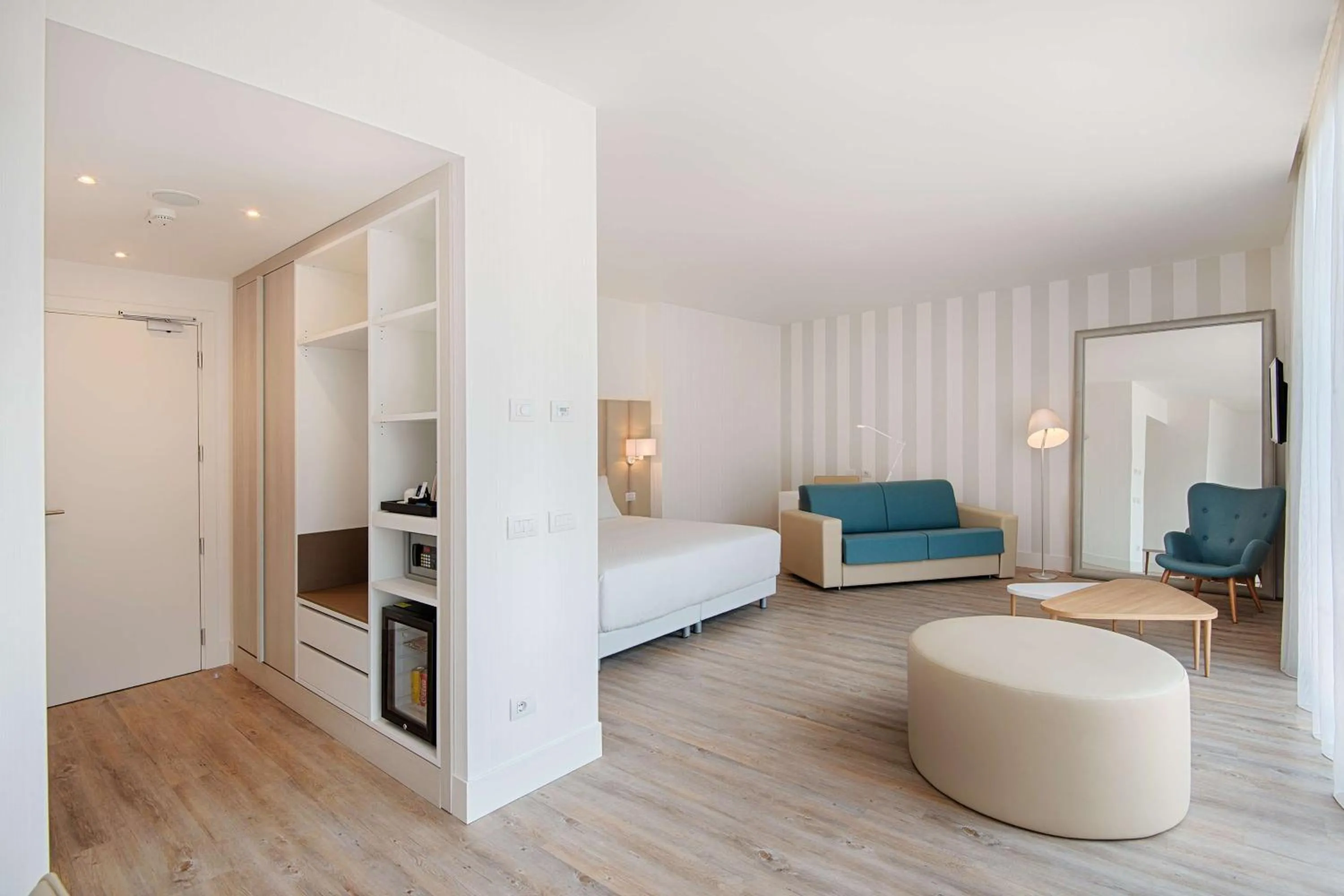 Photo of the whole room, Bed in NH Trento