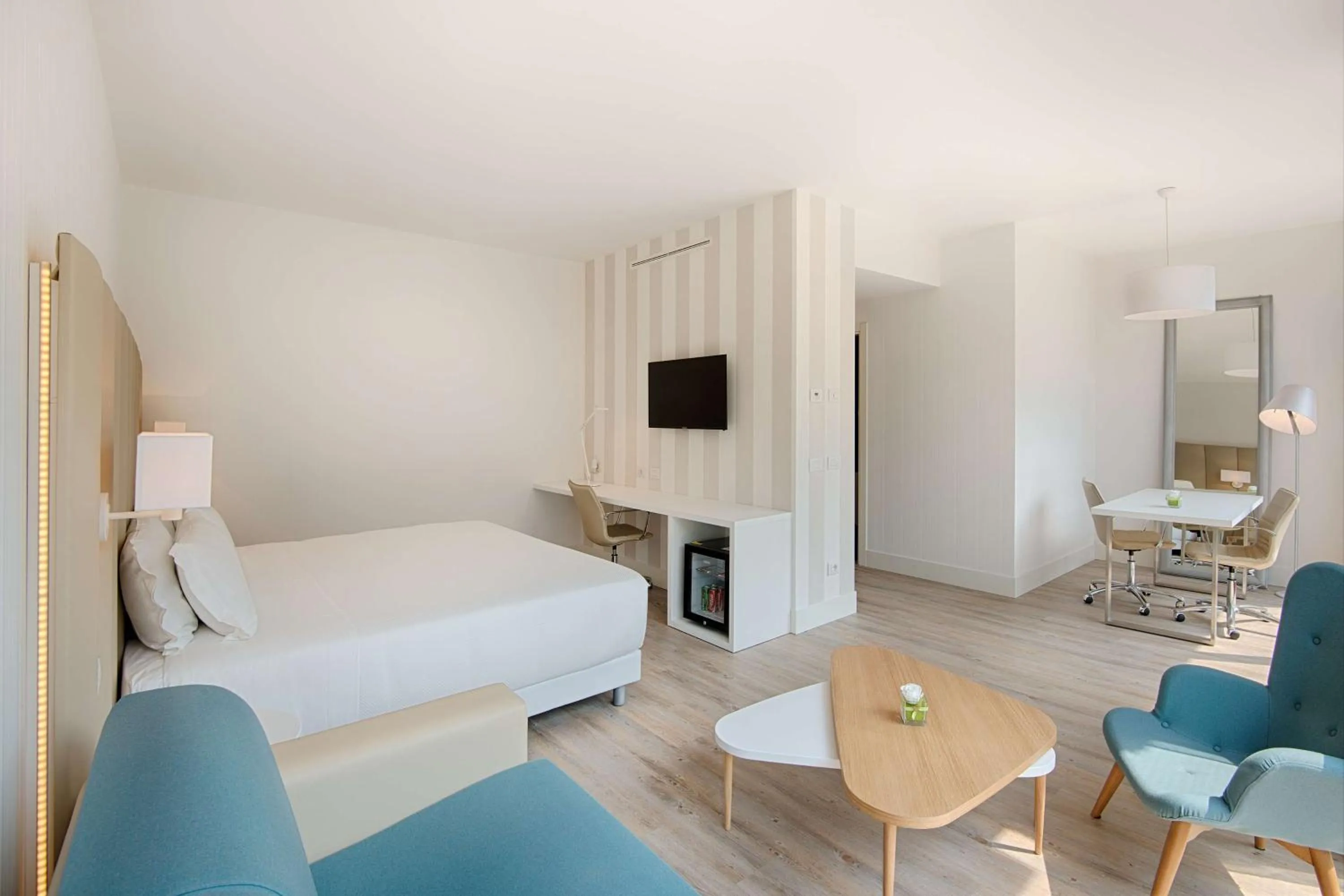 Photo of the whole room, Bed in NH Trento