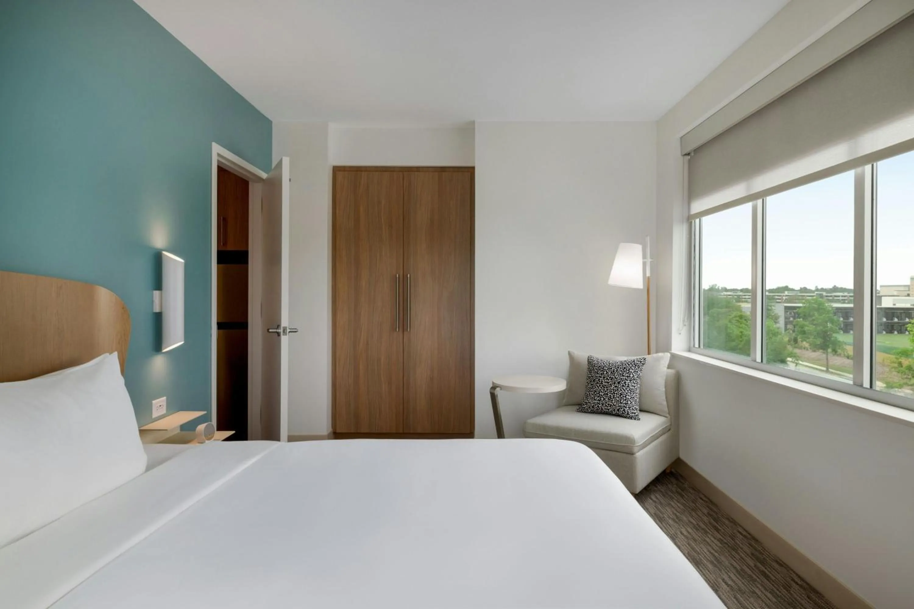 Kitchen or kitchenette, Bed in Element Charleston Airport