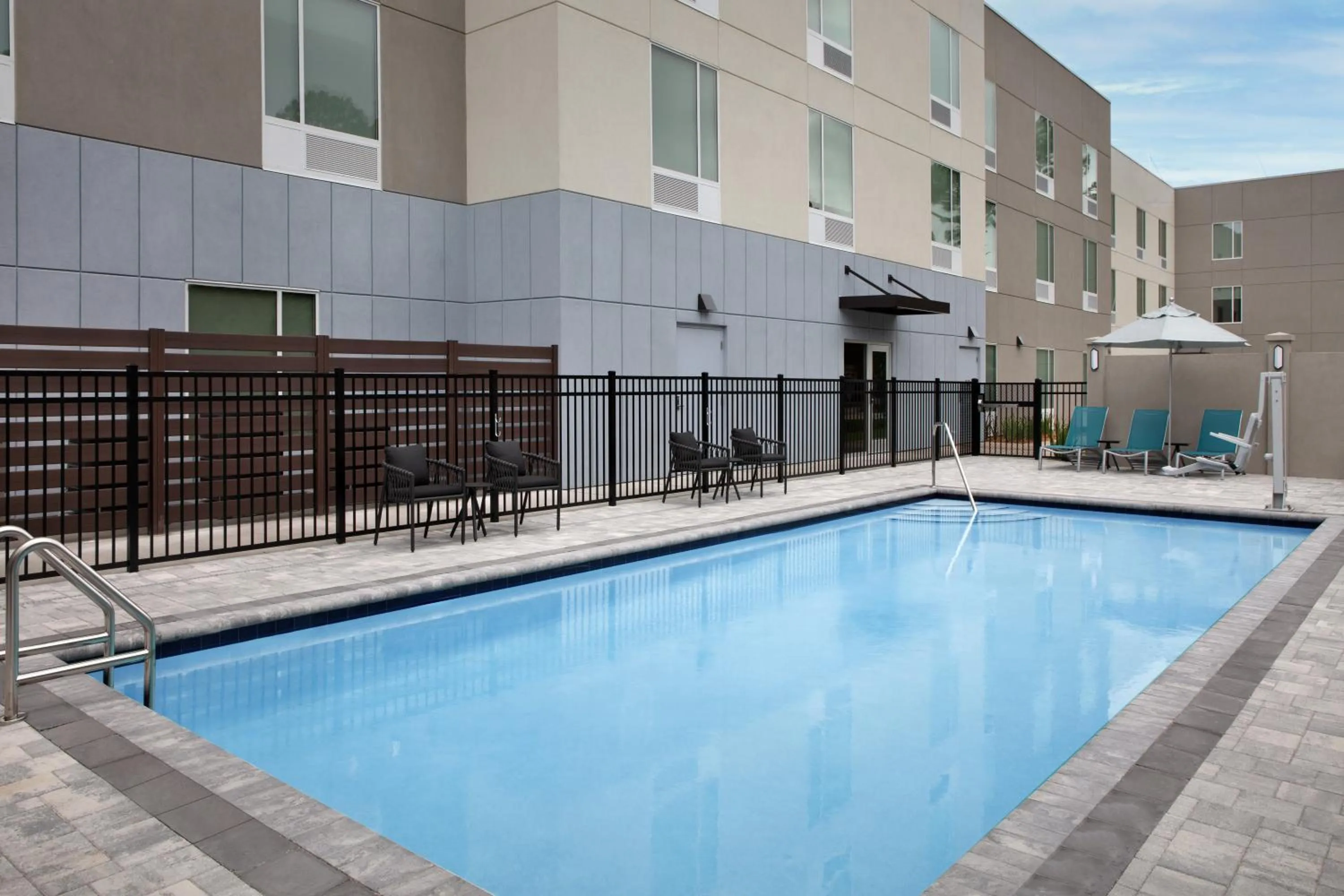 Swimming pool in TownePlace Suites by Marriott Jacksonville Mayport