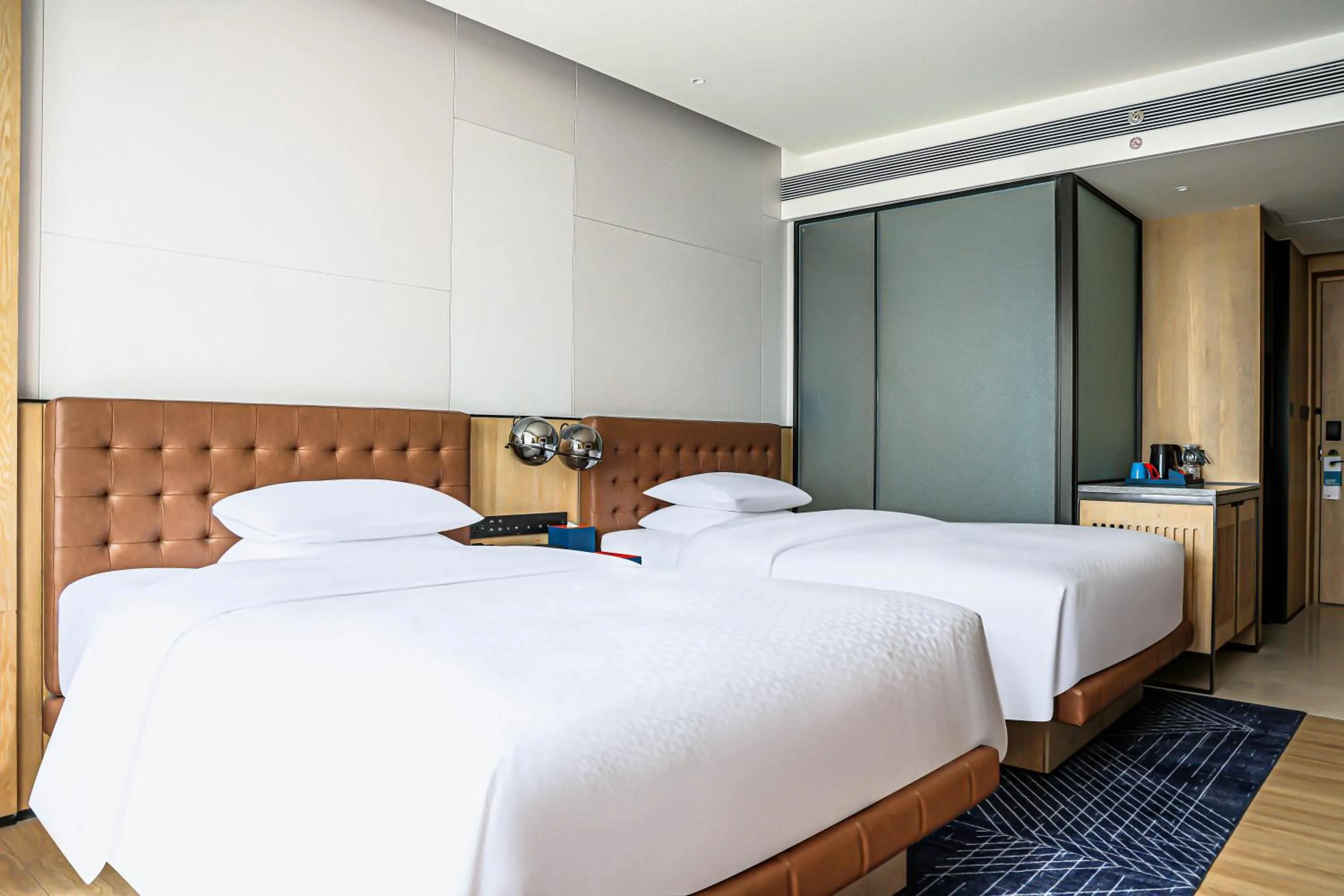 Bed in Four Points by Sheraton Shenzhen, Guangming