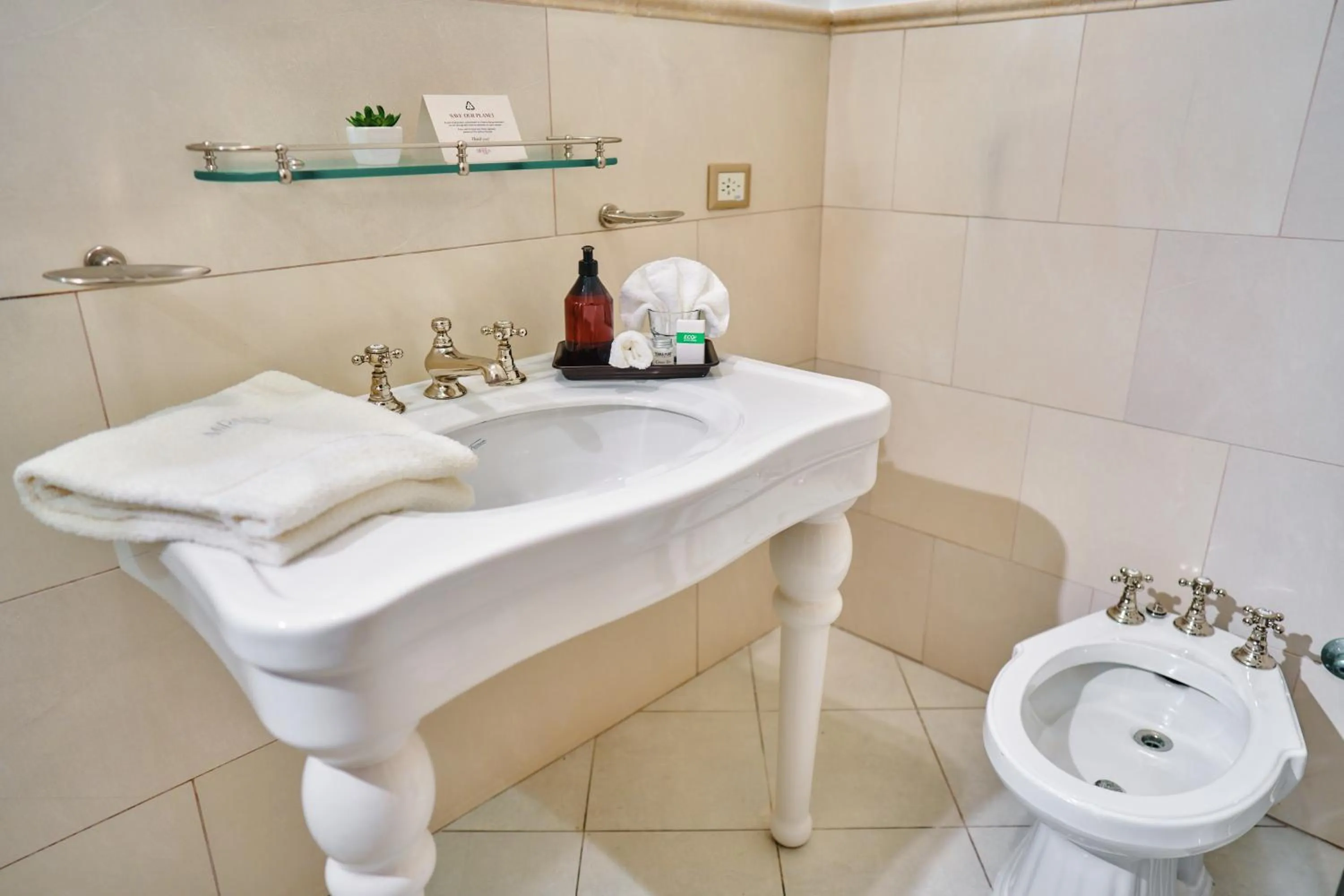 Bathroom in Miravida Soho Hotel & Wine Bar