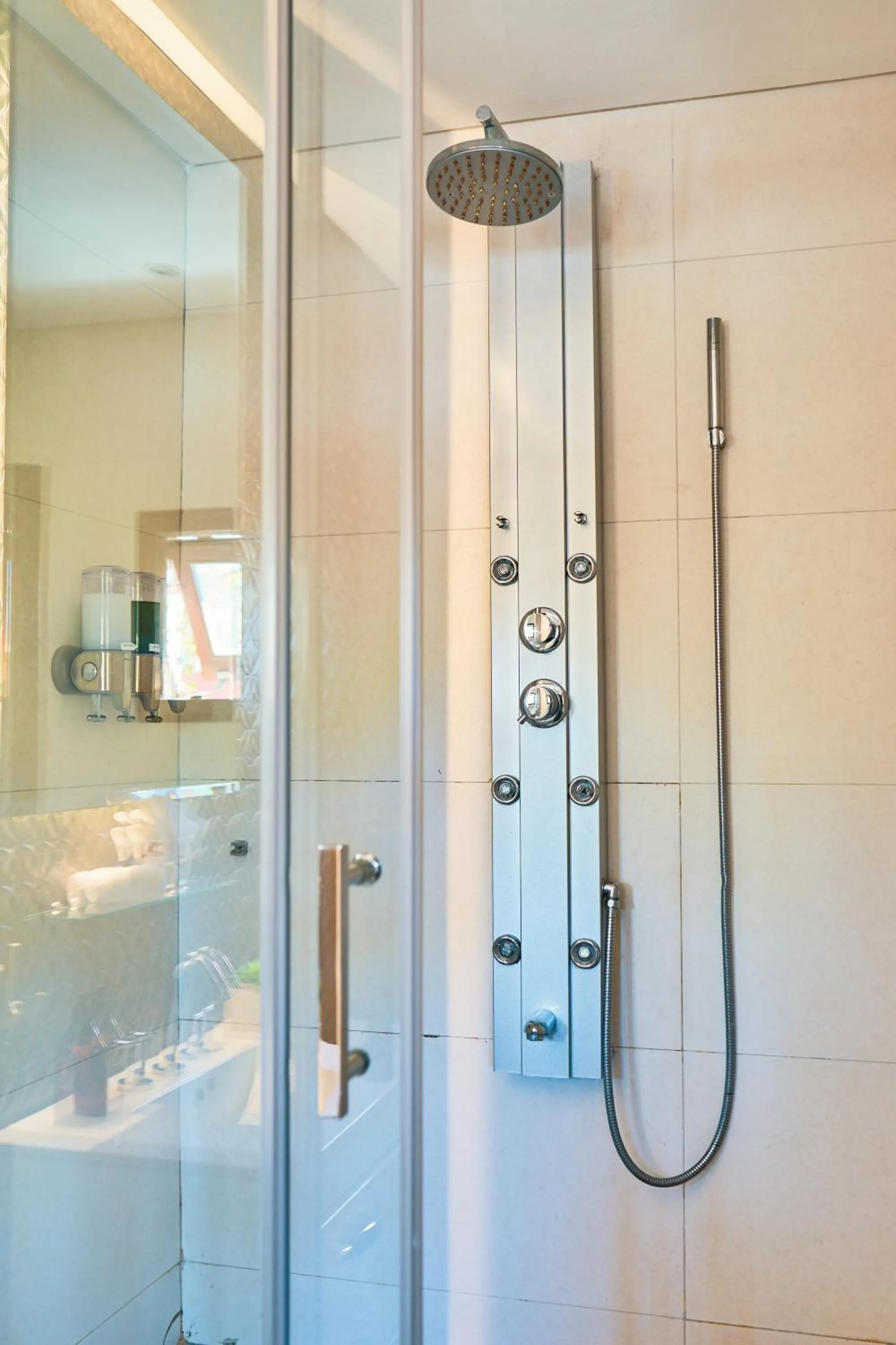 Shower in Miravida Soho Hotel & Wine Bar