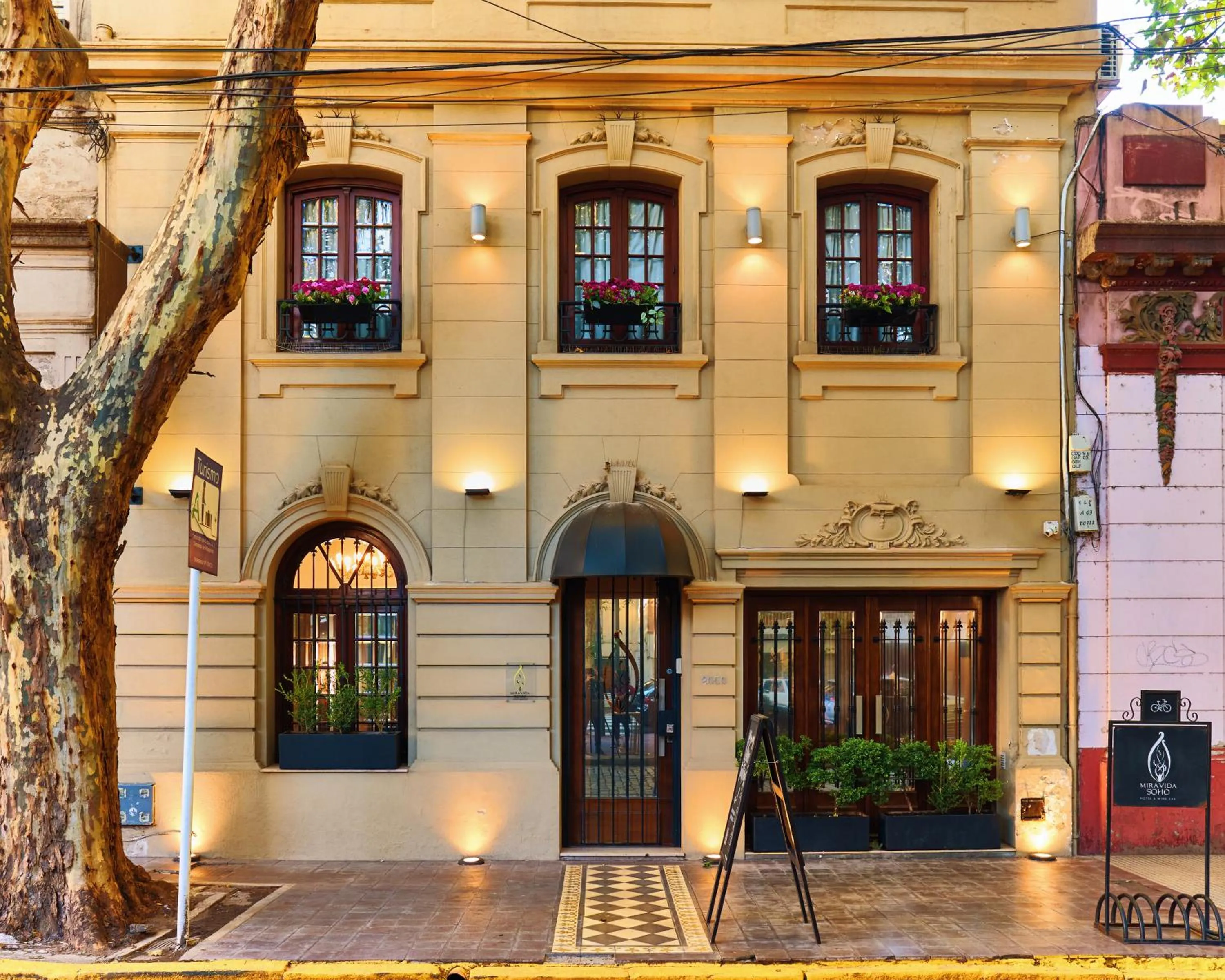 Facade/entrance in Miravida Soho Hotel & Wine Bar